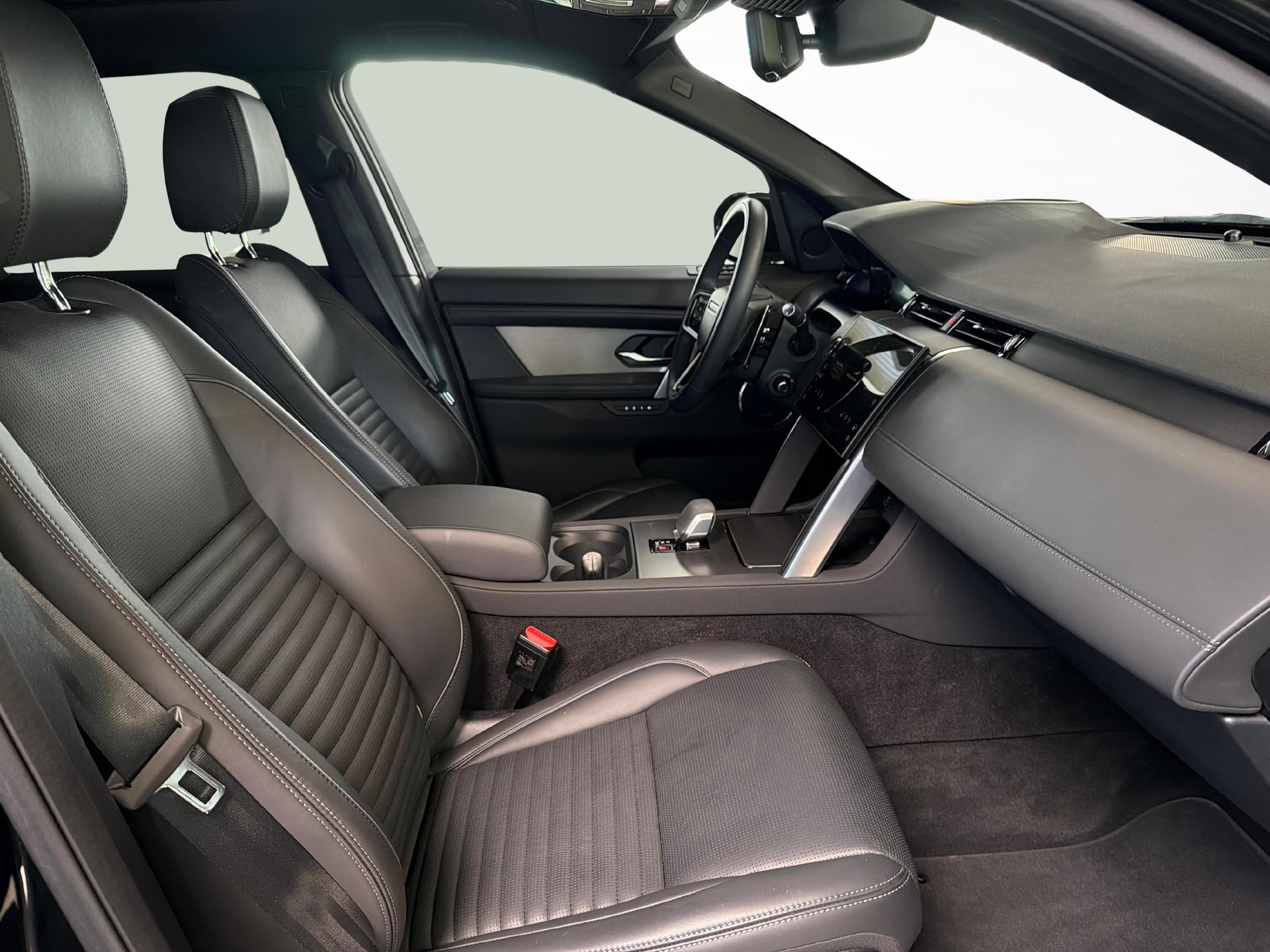LAND ROVER Discovery Sport 1.5 T 270e Dynamic HSE mit AHK-image-8