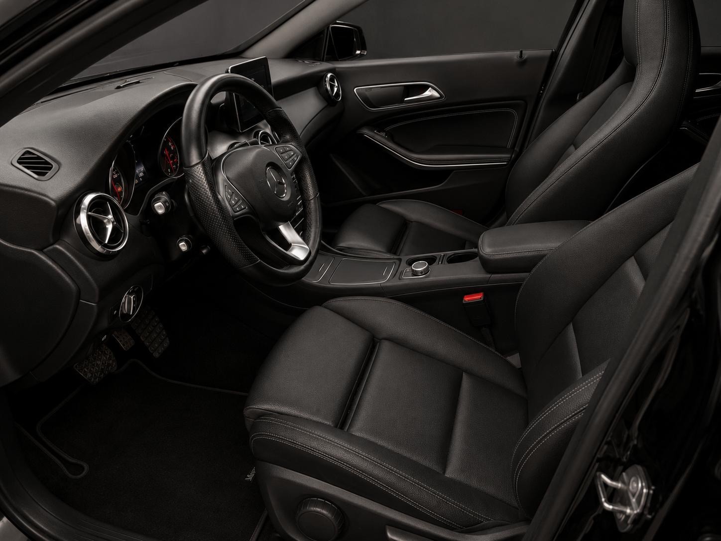 MERCEDES-BENZ CLA 220 d 4Matic 7G-DCT-image-14