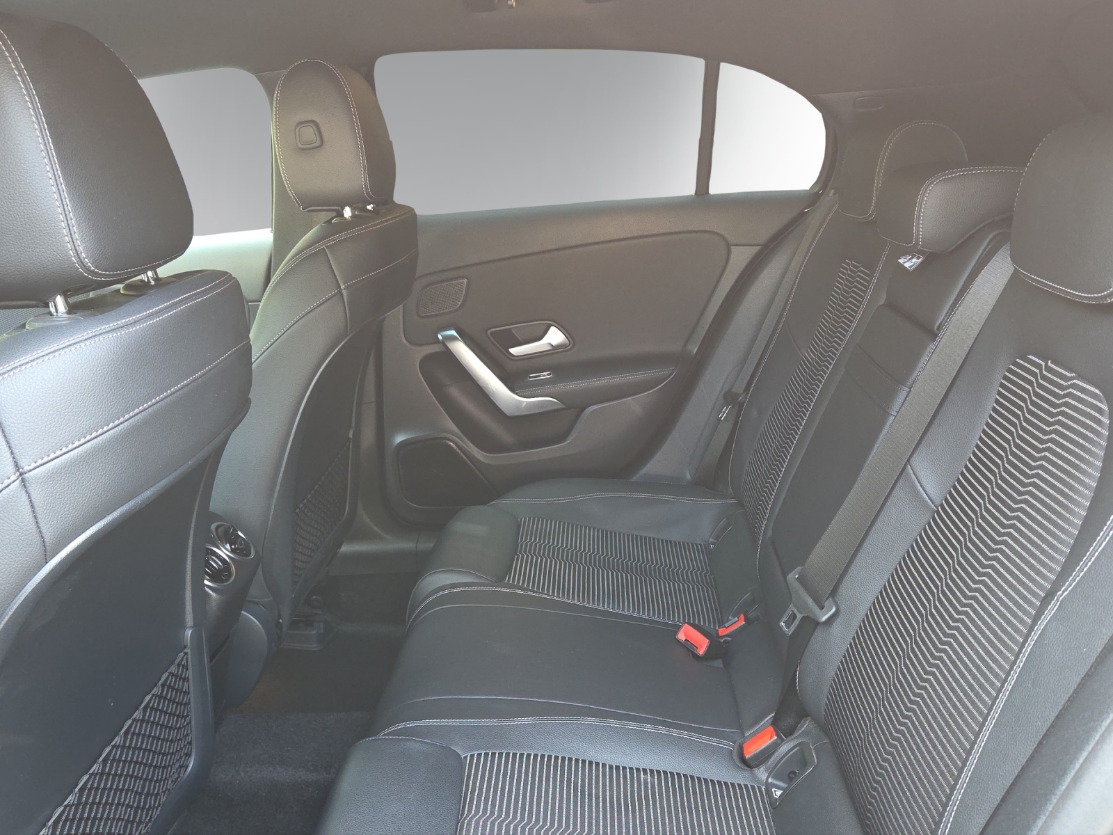 MERCEDES-BENZ A 200 Progressive 7G-DCT-image-14