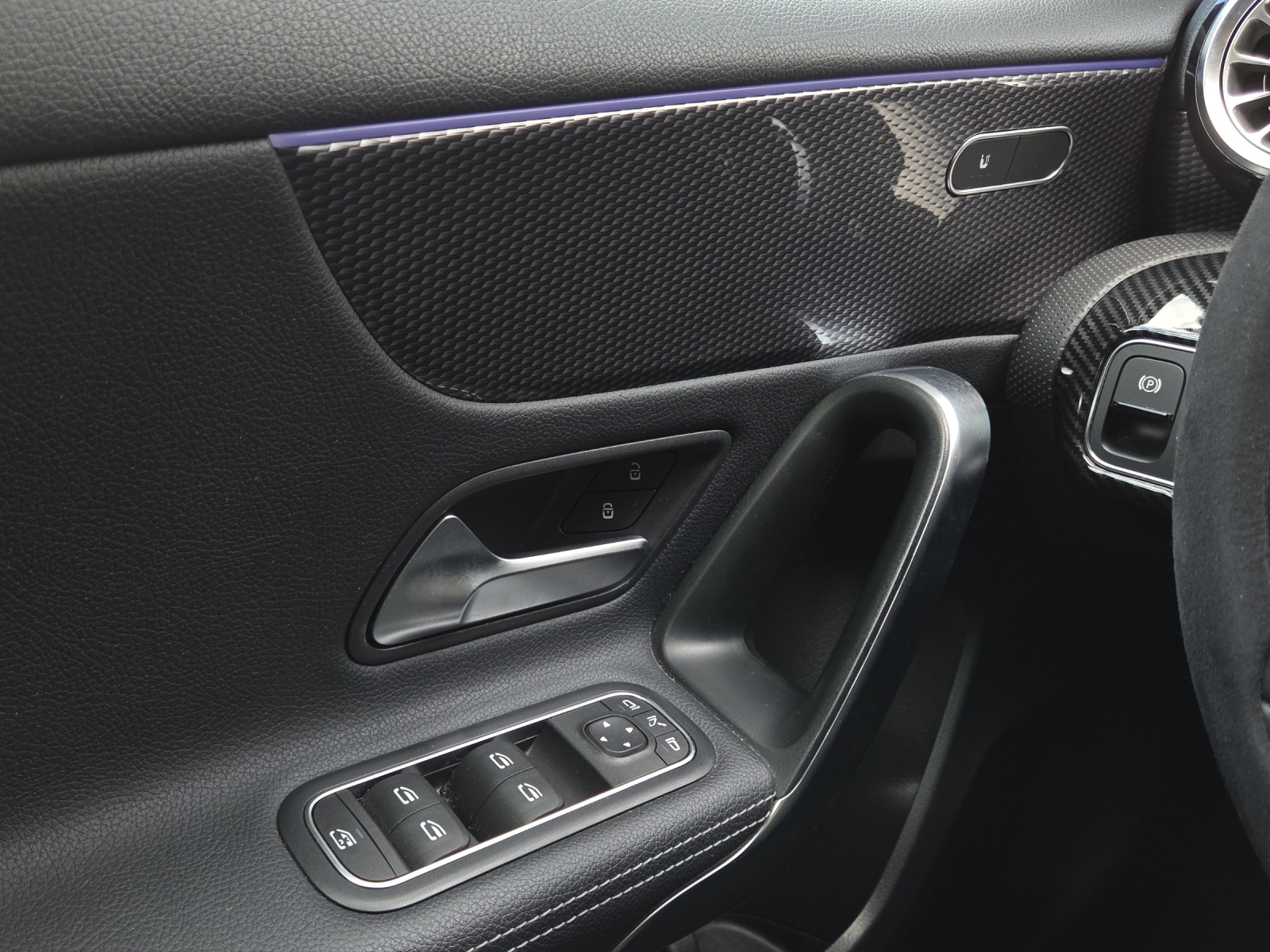 MERCEDES-BENZ A 200 Progressive 7G-DCT-image-12