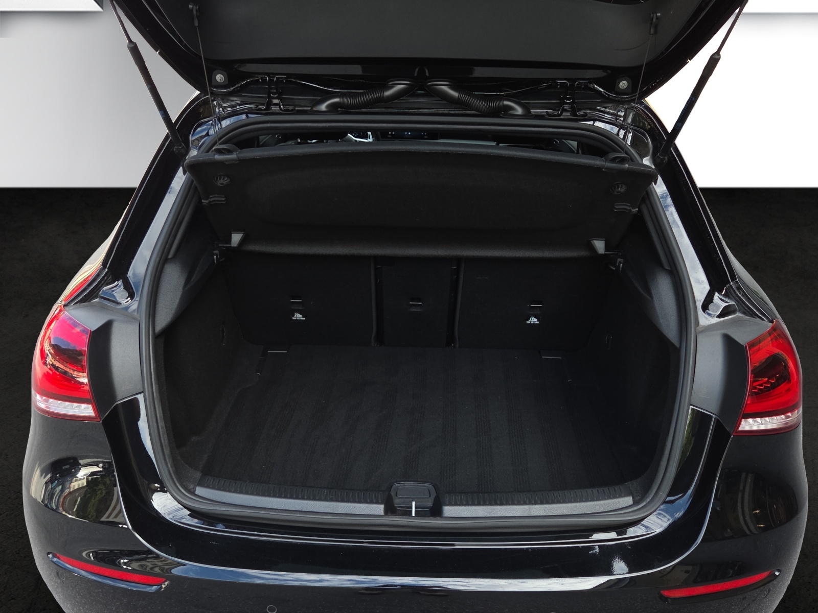 MERCEDES-BENZ A 200 Progressive 7G-DCT-image-15
