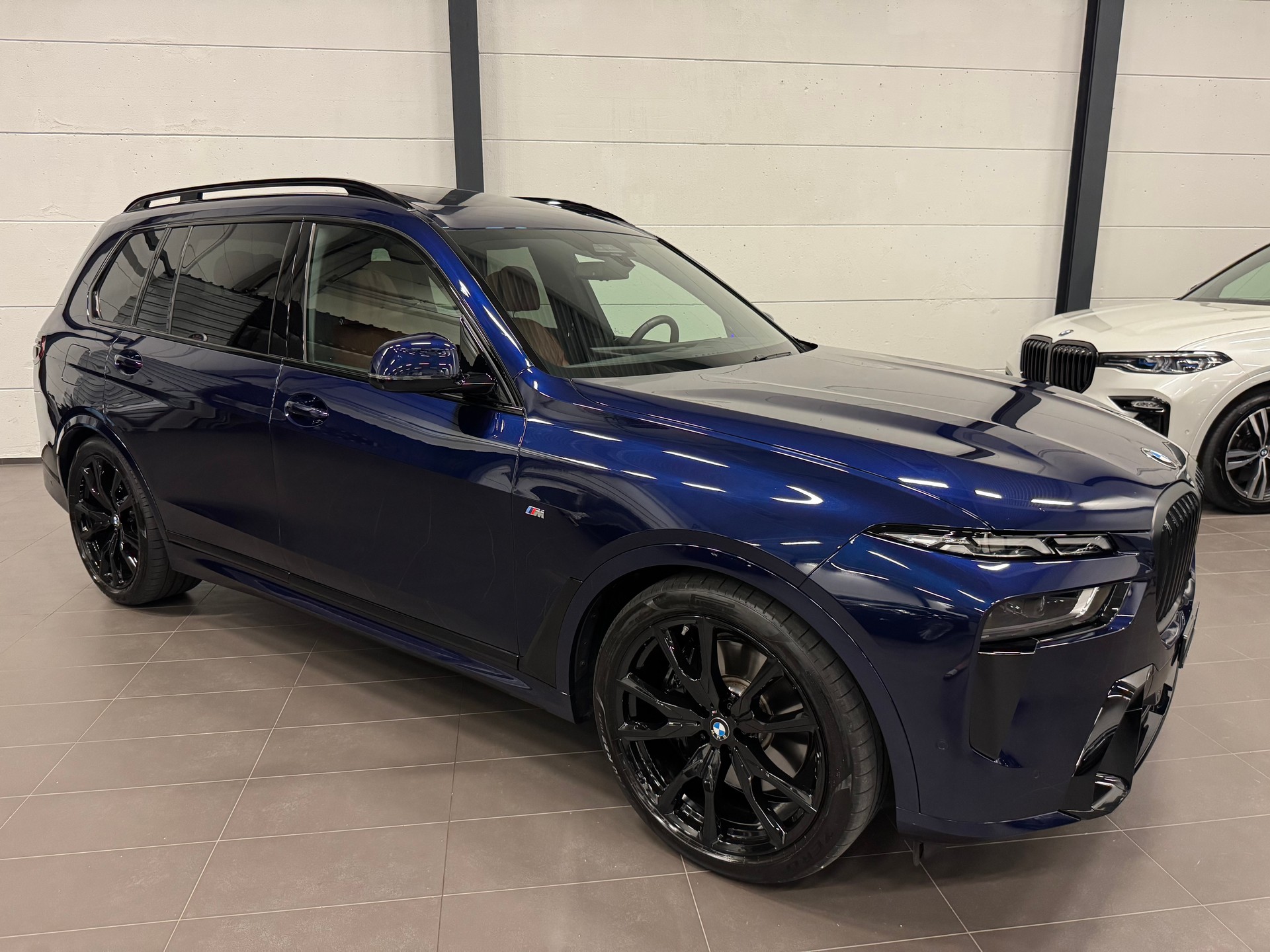 BMW X7 xDrive 48V 40d M Sport Pro Steptronic-showroom-element-3