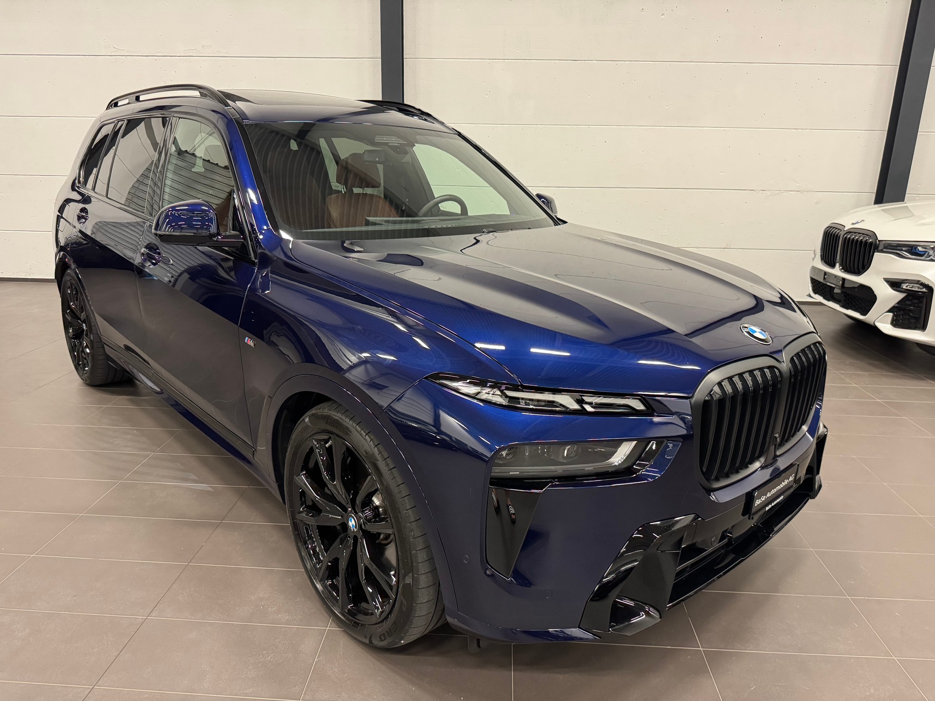 BMW X7 xDrive 48V 40d M Sport Pro Steptronic-showroom-element-1