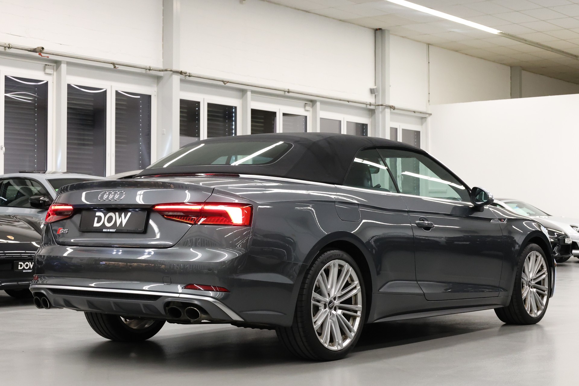 AUDI S5 Cabriolet 3.0 V6 TFSI quattro T-Tronic-showroom-element-3