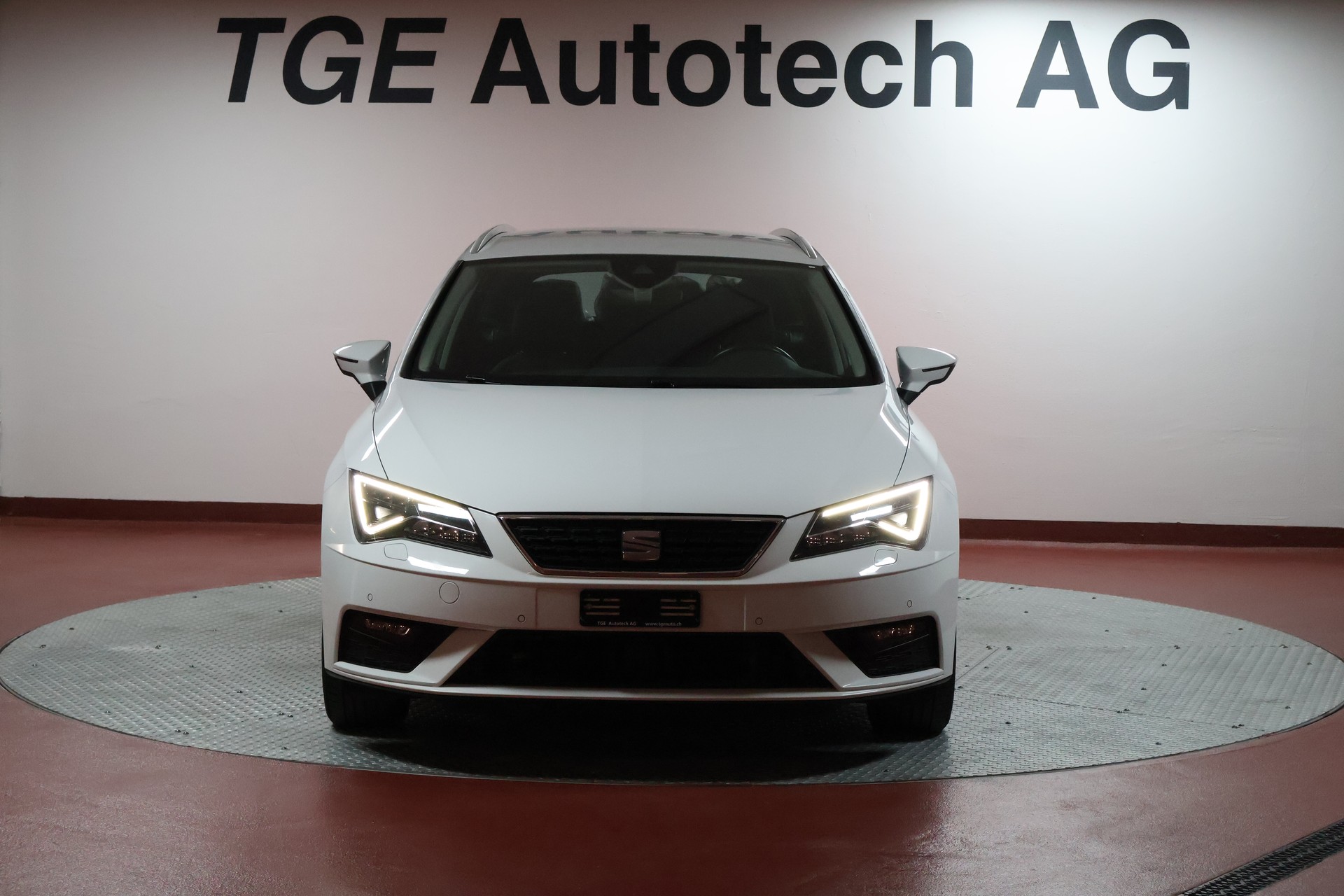 SEAT Leon ST 2.0 TDI CR Style DSG-showroom-element-1