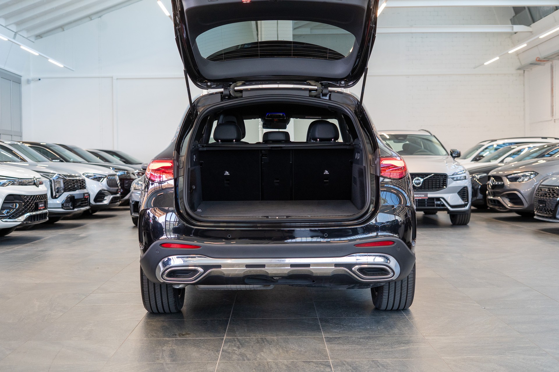 MERCEDES-BENZ GLC 300 d 4matic AMG Line / Anhängerkupplung / Memory Sitze / Ambiente-image-5