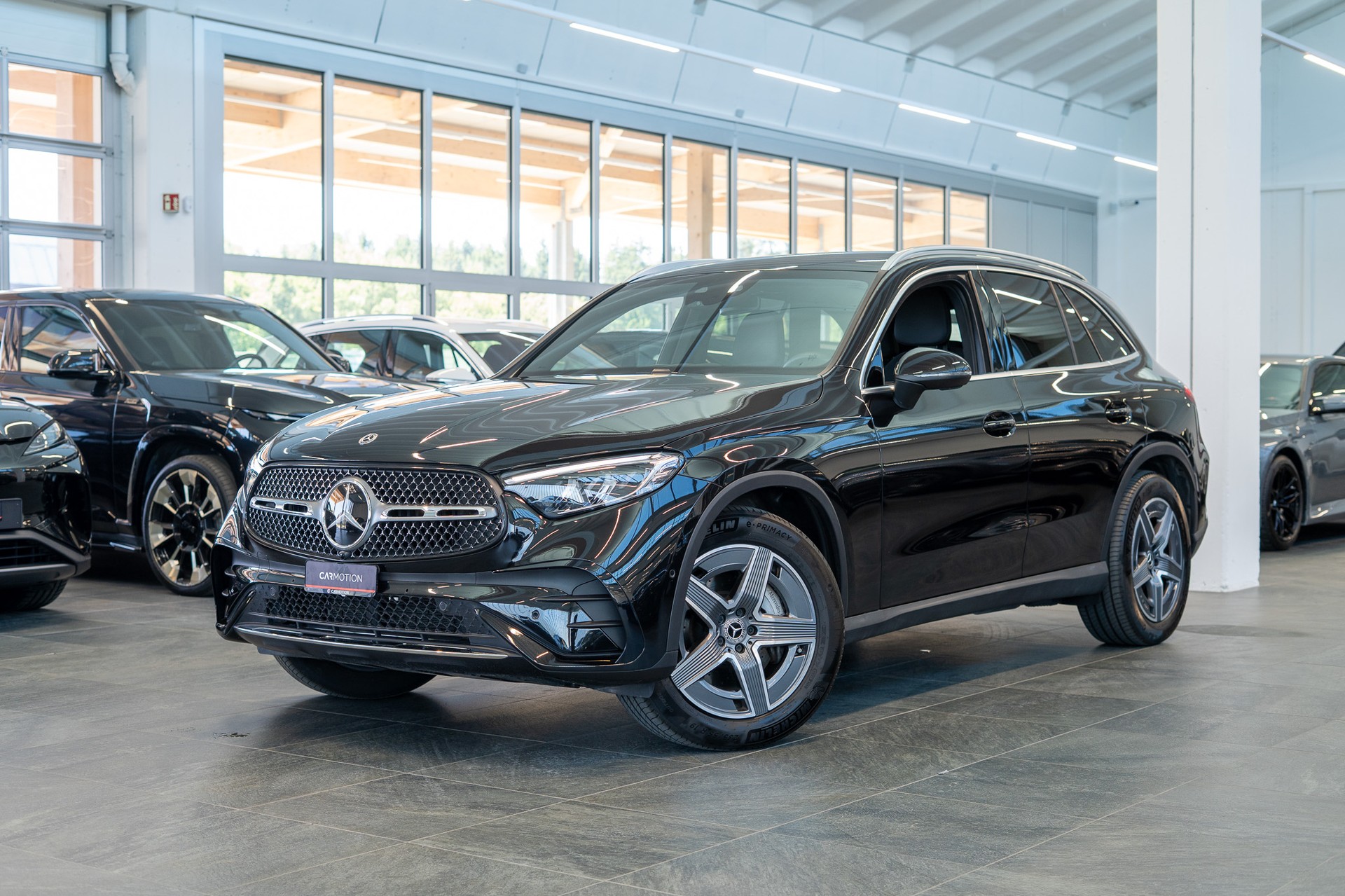 MERCEDES-BENZ GLC 300 d 4matic AMG Line / Anhängerkupplung / Memory Sitze / Ambiente