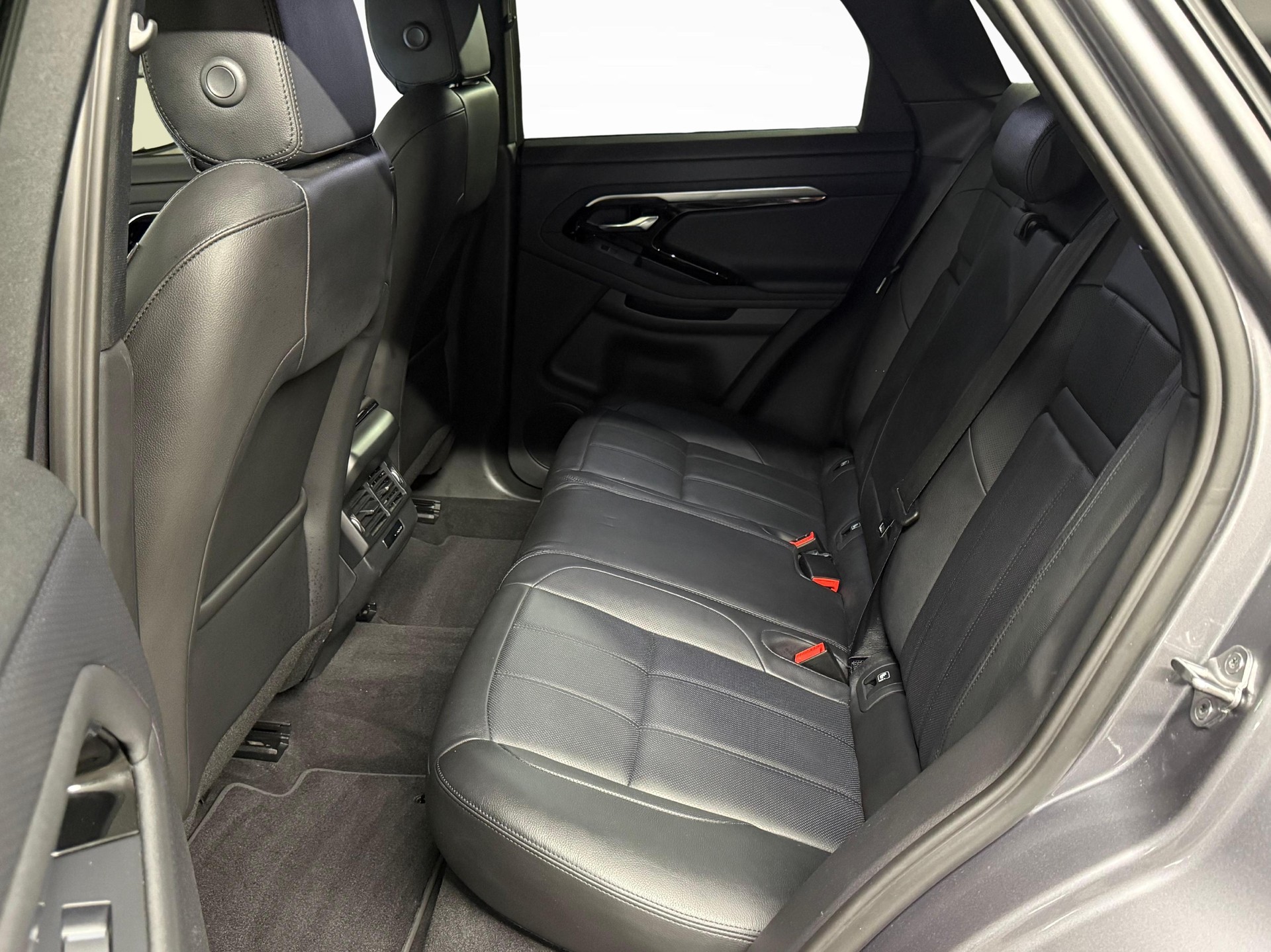 LAND ROVER Range Rover Evoque 1.5 T 300e R-Dynamic S-image-11