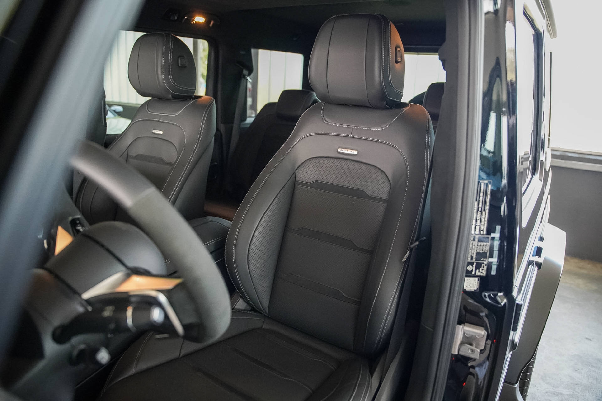 MERCEDES-BENZ G 63 AMG 9G-Tronic Two-Tone-image-9