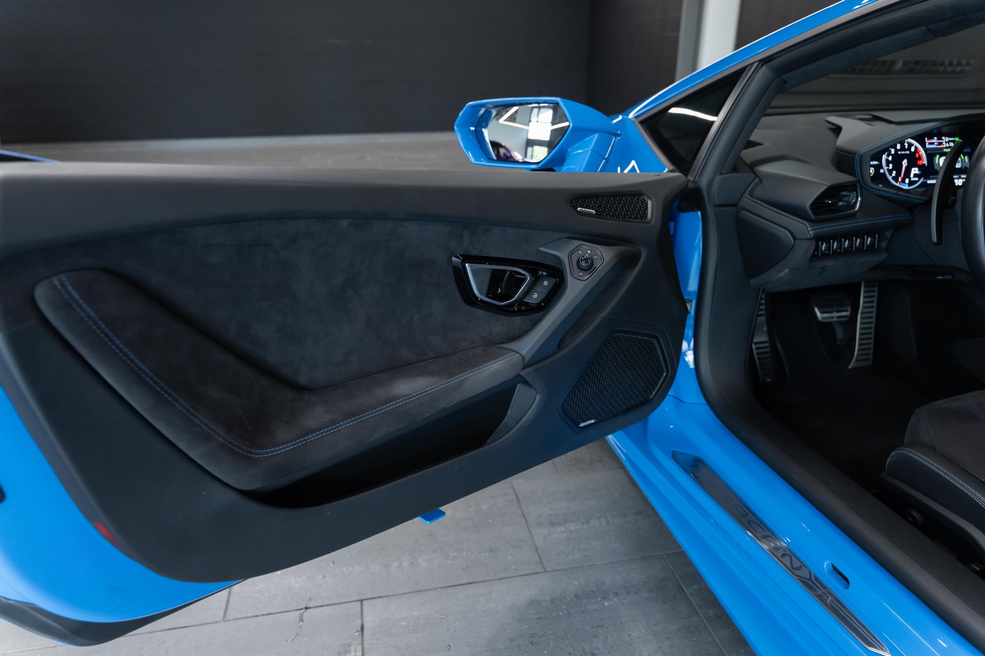 LAMBORGHINI Huracan LP610-4 Spyder DCT / CH AUTO / LE MANS BLUE / frisch ab Lamborghini Service-image-13