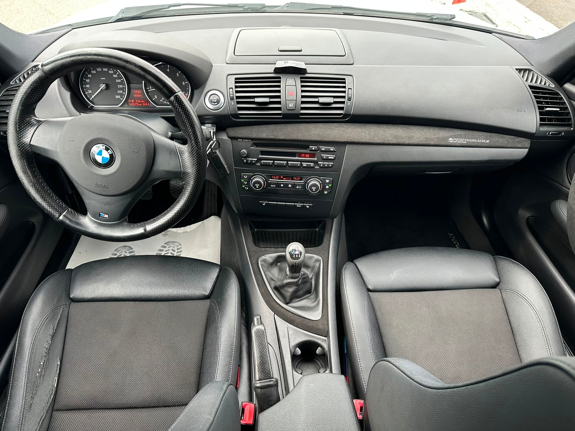 BMW 120i-image-11