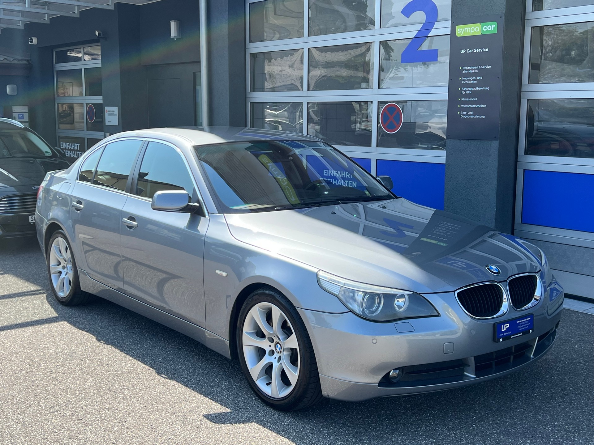 BMW 520i * AUTOMAT * SEHR GEPFLEGT *-showroom-element-2