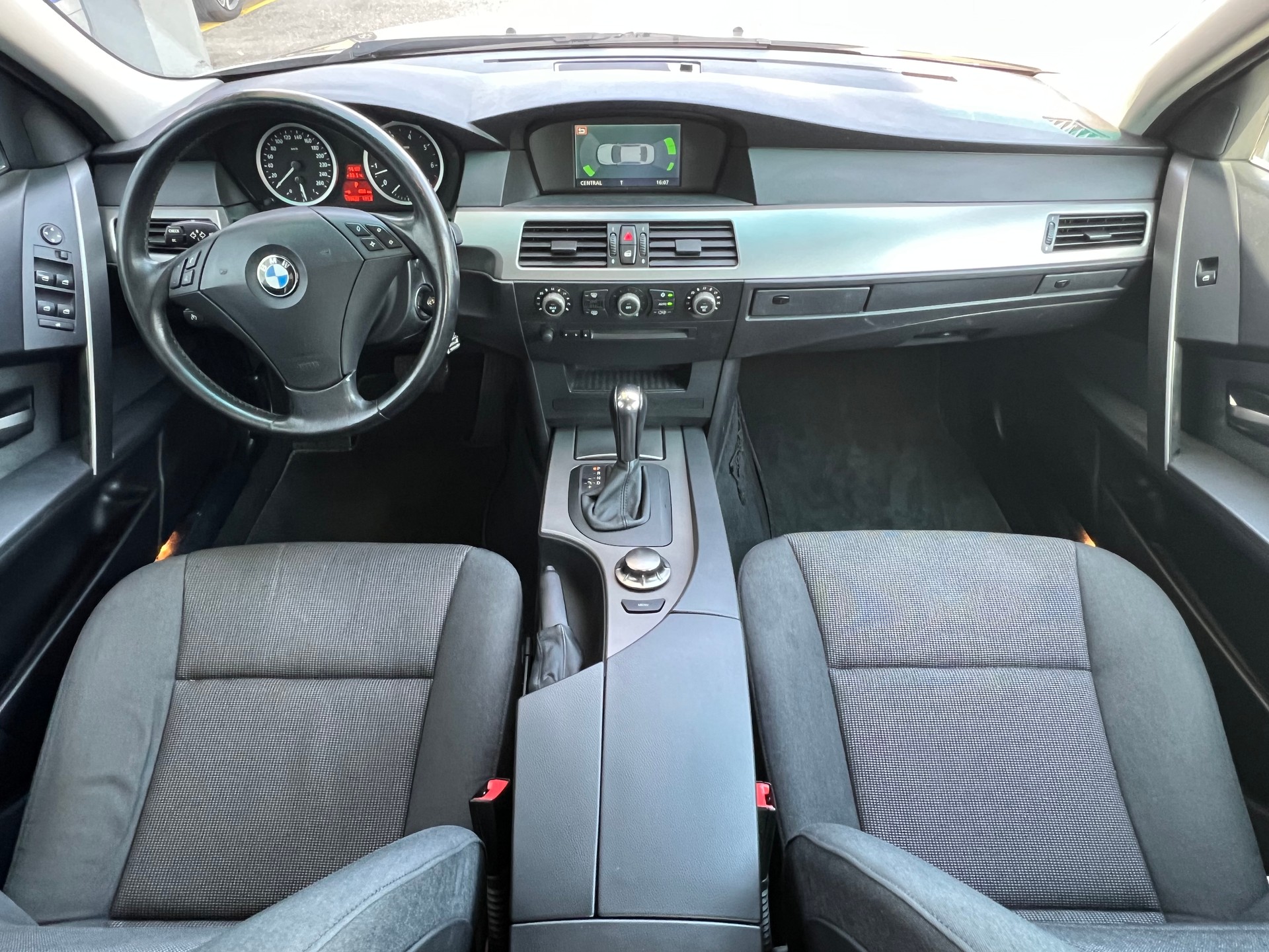 BMW 520i * AUTOMAT * SEHR GEPFLEGT *-image-6
