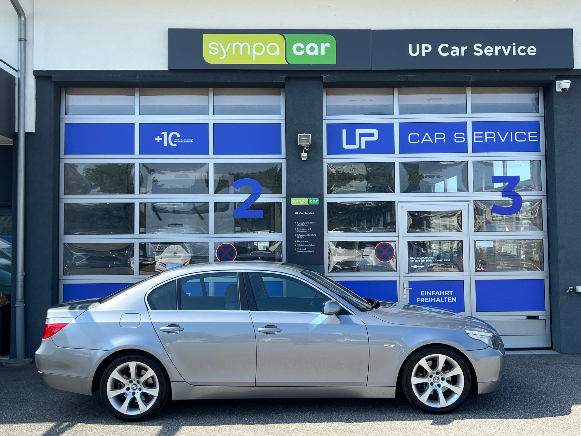 BMW 520i * AUTOMAT * SEHR GEPFLEGT *-showroom-element-3