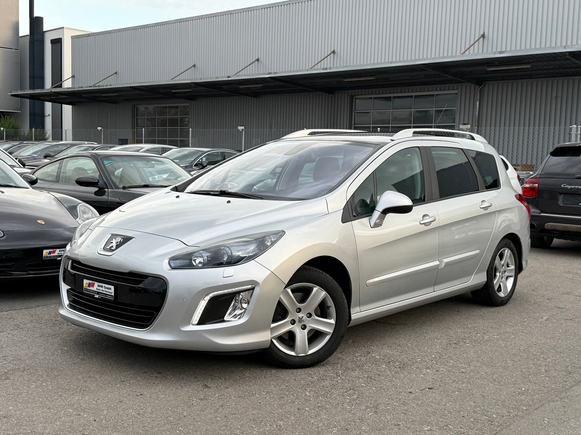 PEUGEOT 308 SW 1.6 16V Turbo Sport Pack Automatic / Frisch ab MFK / 8-fach bereift / Panoramadach / AUX / Tempomat / Xenon