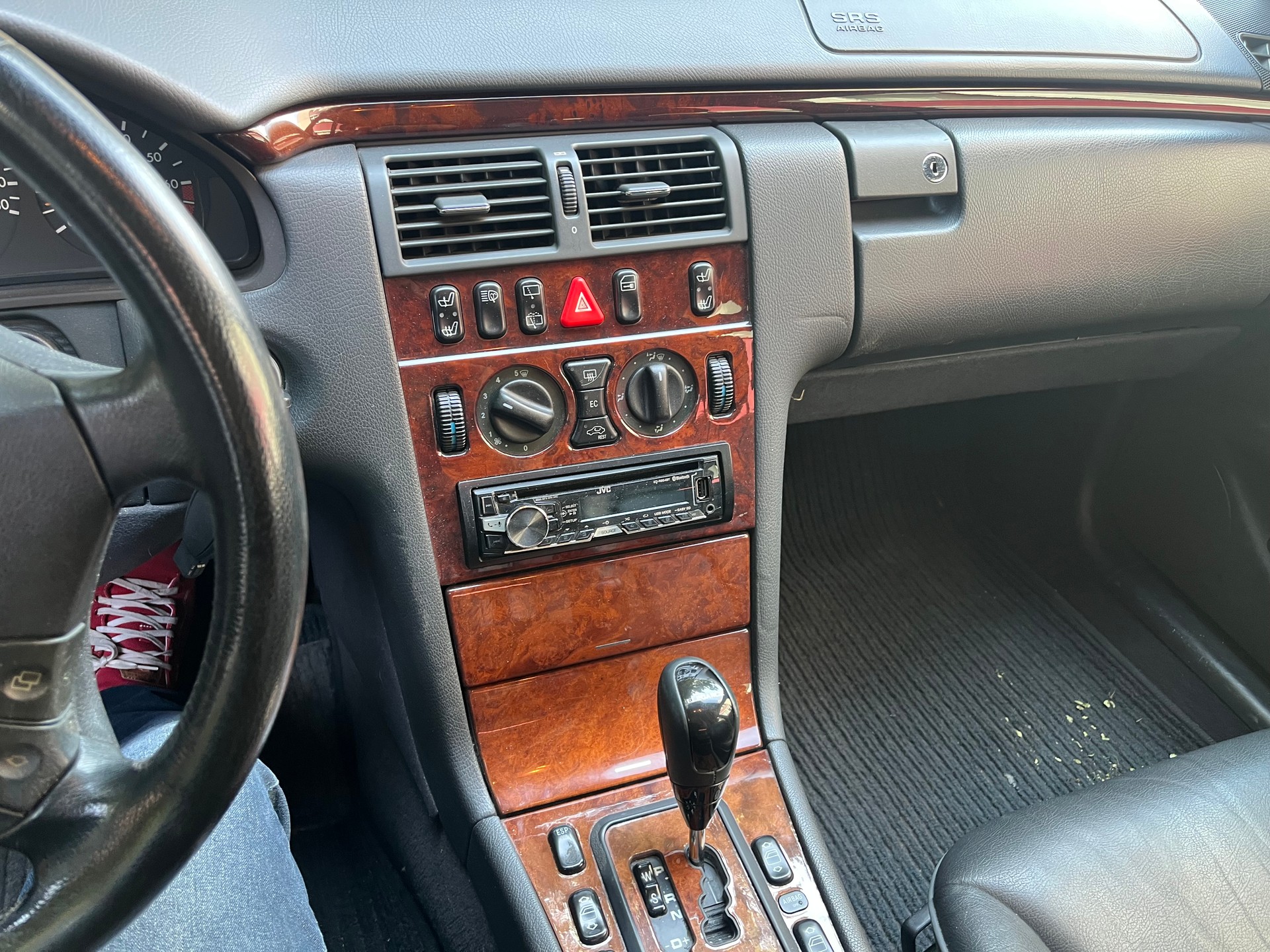 MERCEDES-BENZ E 240 Elégance-image-7