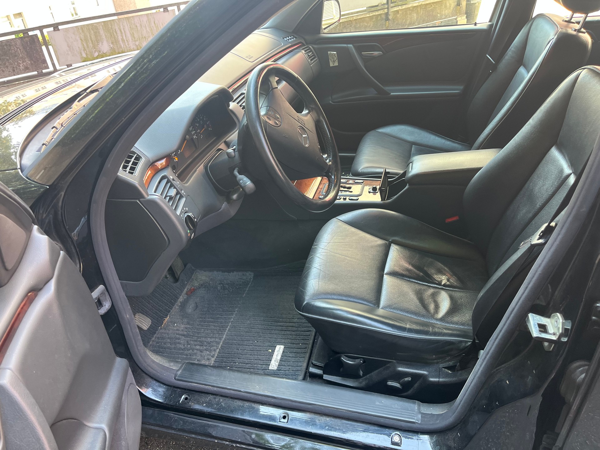 MERCEDES-BENZ E 240 Elégance-image-10