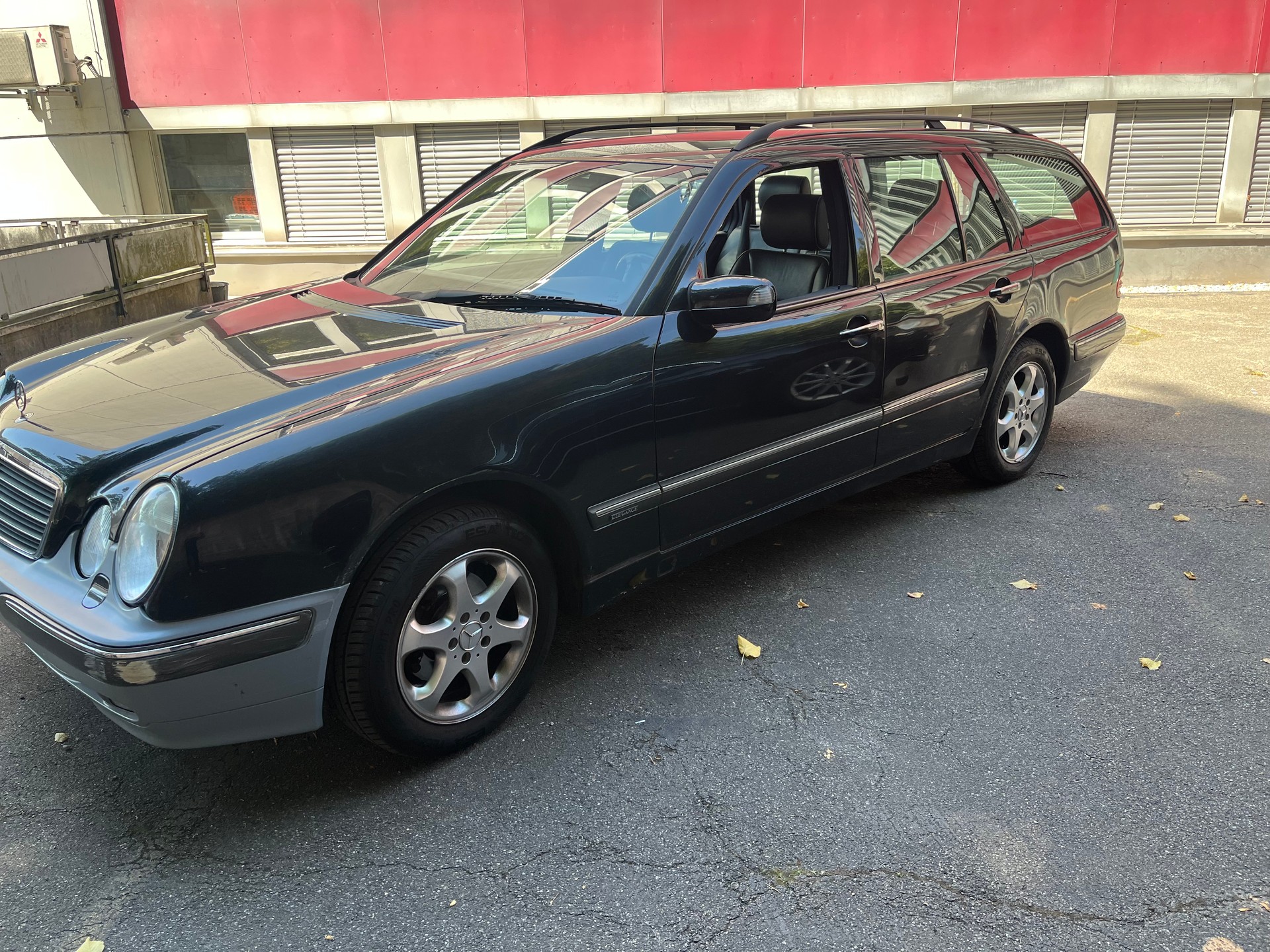 MERCEDES-BENZ E 240 Elégance-image-1