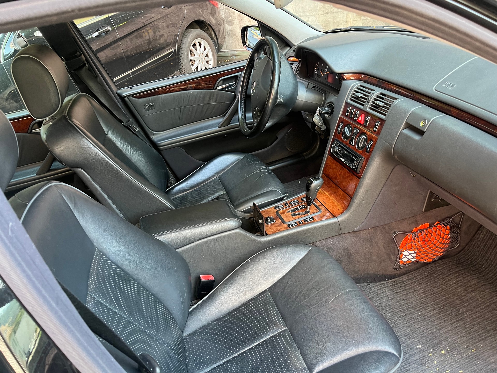 MERCEDES-BENZ E 240 Elégance-image-11