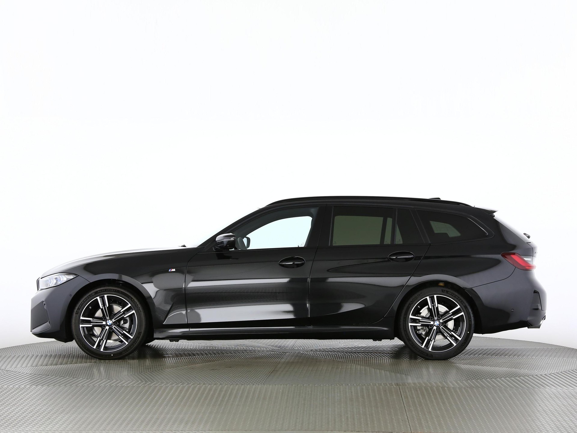 BMW 320d xDrive SAG Touring-image-11