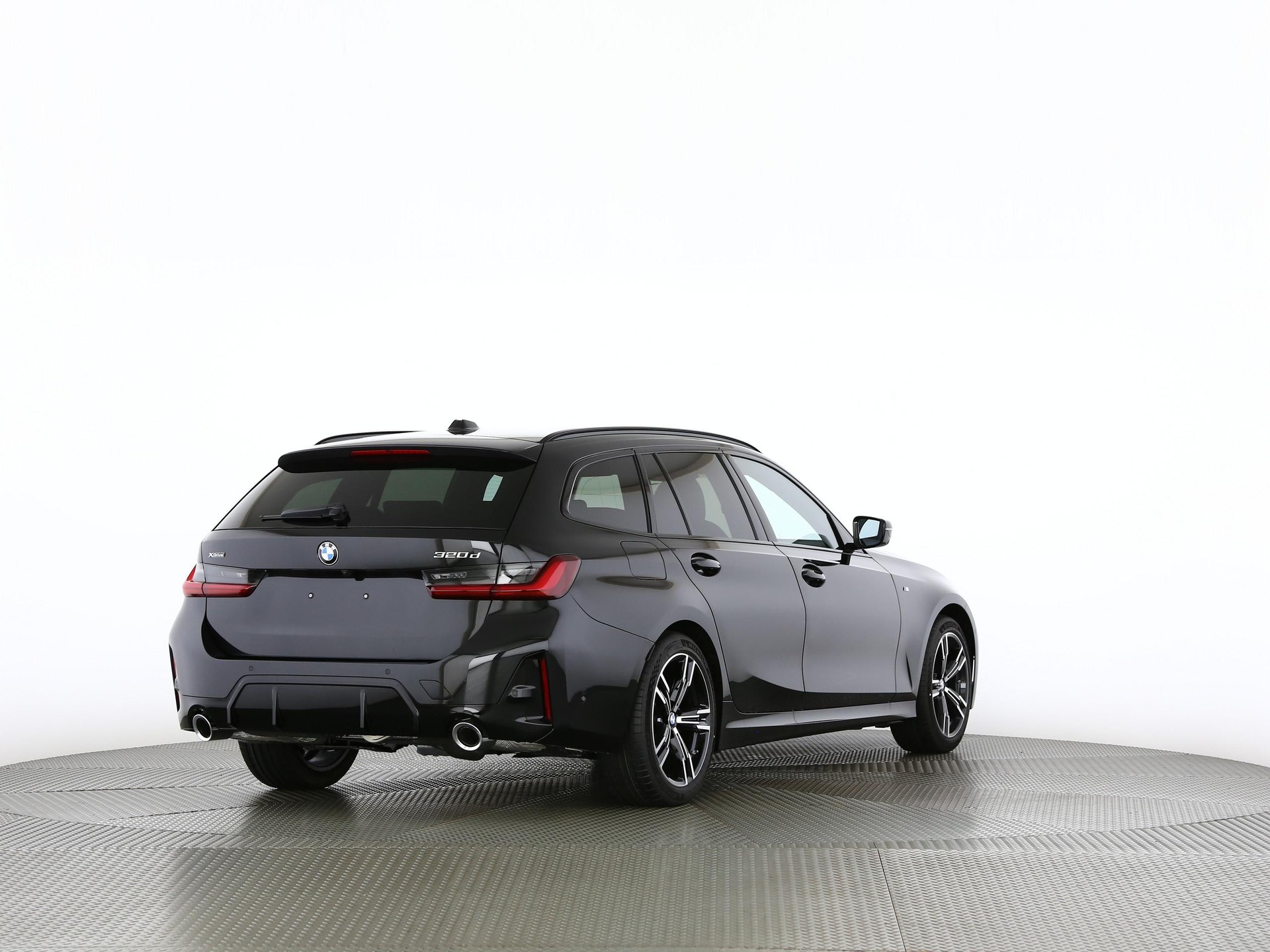 BMW 320d xDrive SAG Touring-image-18