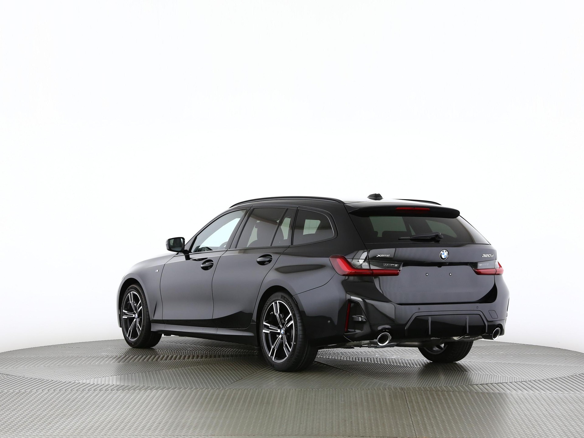 BMW 320d xDrive SAG Touring-image-15