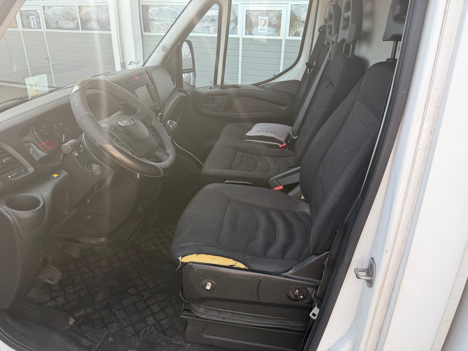 IVECO 35 S 17-image-10