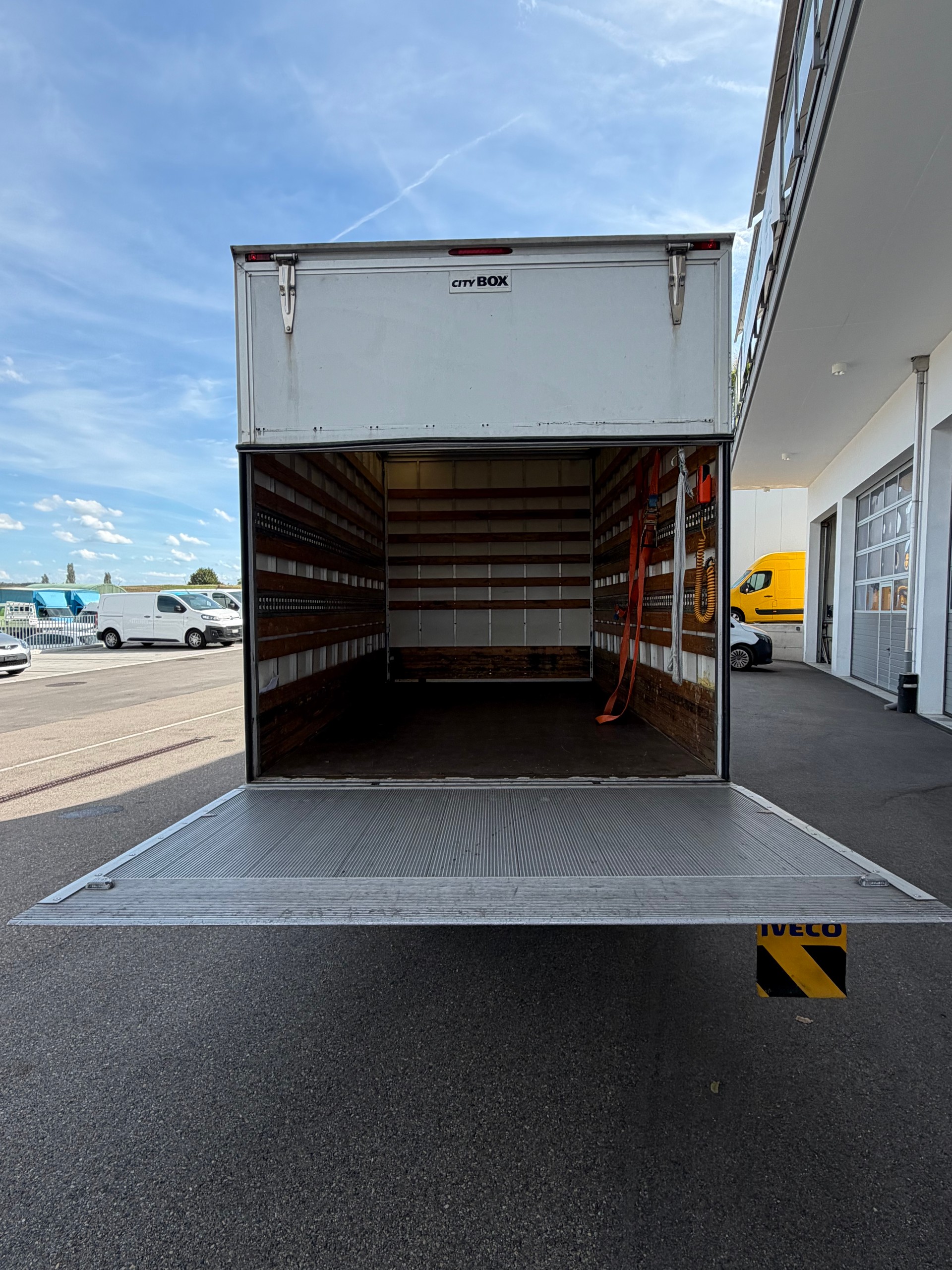 IVECO 35 S 17-image-9