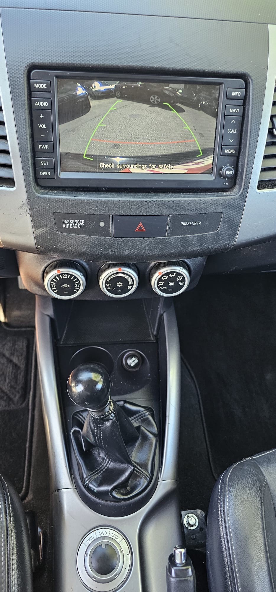 PEUGEOT 4007 2.2 HDi Platinum Edition-image-15