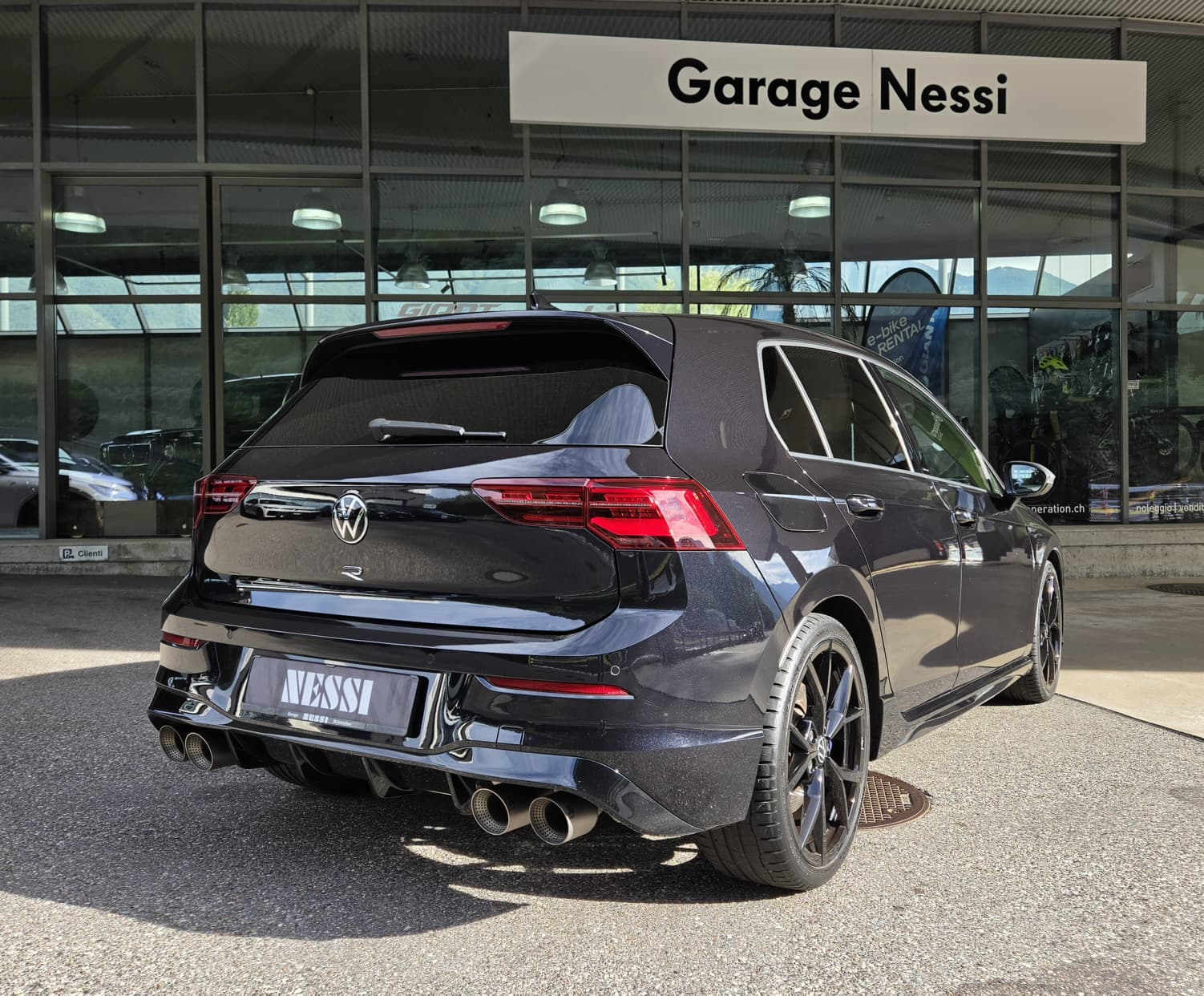 VW Golf 2.0 TSI R DSG 4Motion-showroom-element-3
