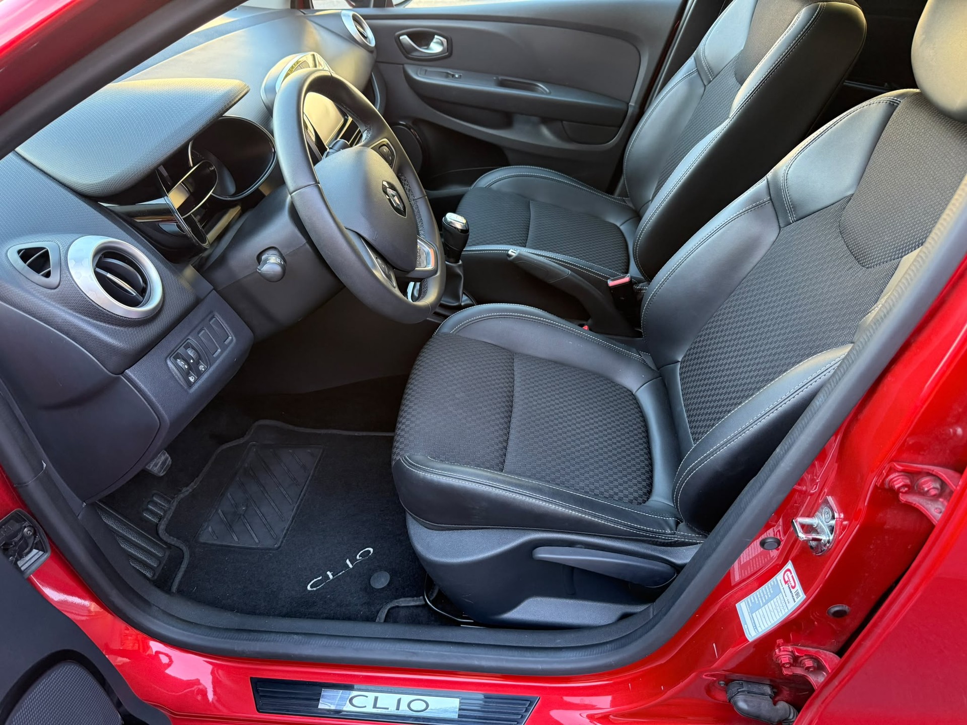 RENAULT CLIO 1.2 16v-image-9