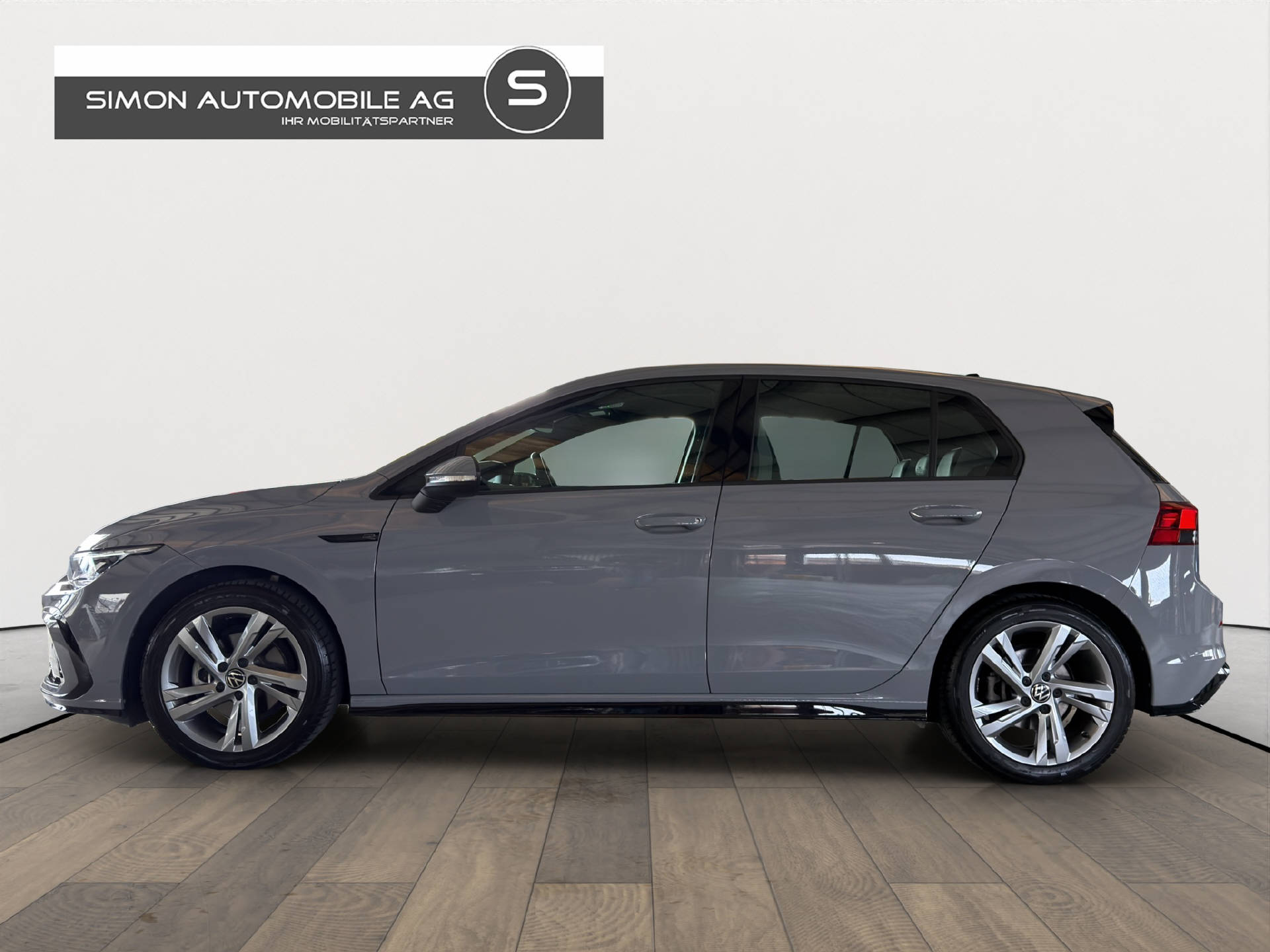 VW Golf VIII 1.5 eTSI R-Line 75 Edition DSG-showroom-element-2