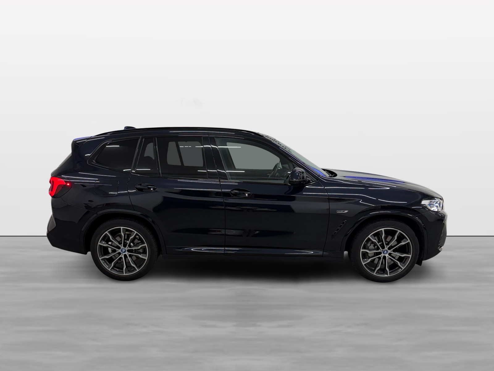 BMW X3 xDrive 30e M Sport Edition-showroom-element-3