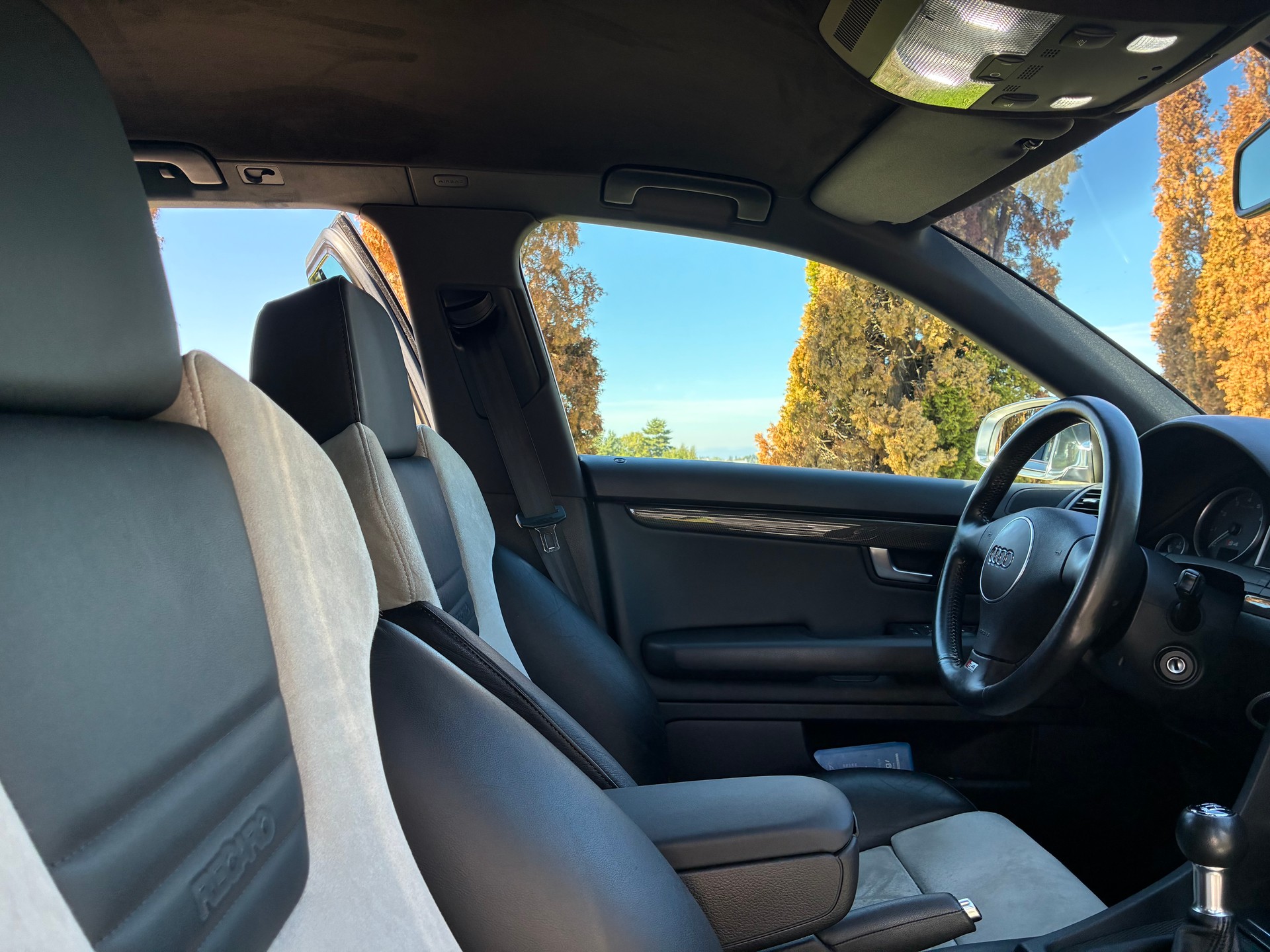 AUDI 4.2 V8 quattro-image-9