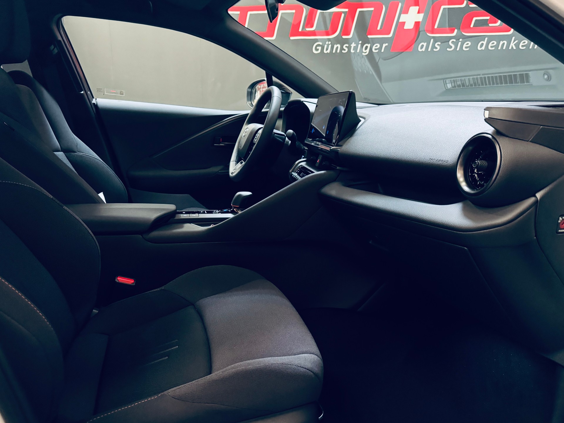 TOYOTA C-HR 2.0 PHEV CVT Trend-image-16