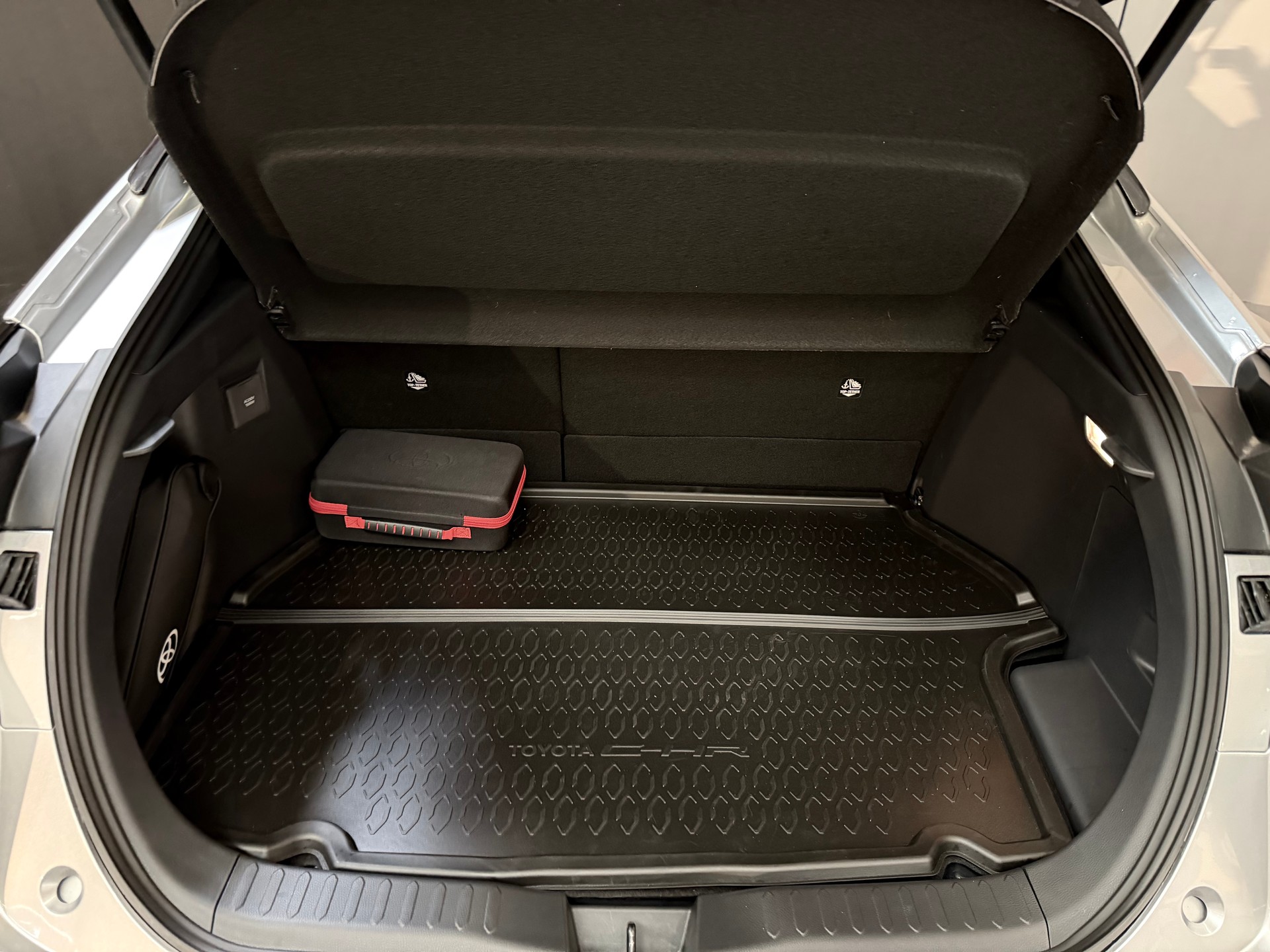 TOYOTA C-HR 2.0 PHEV CVT Trend-image-11