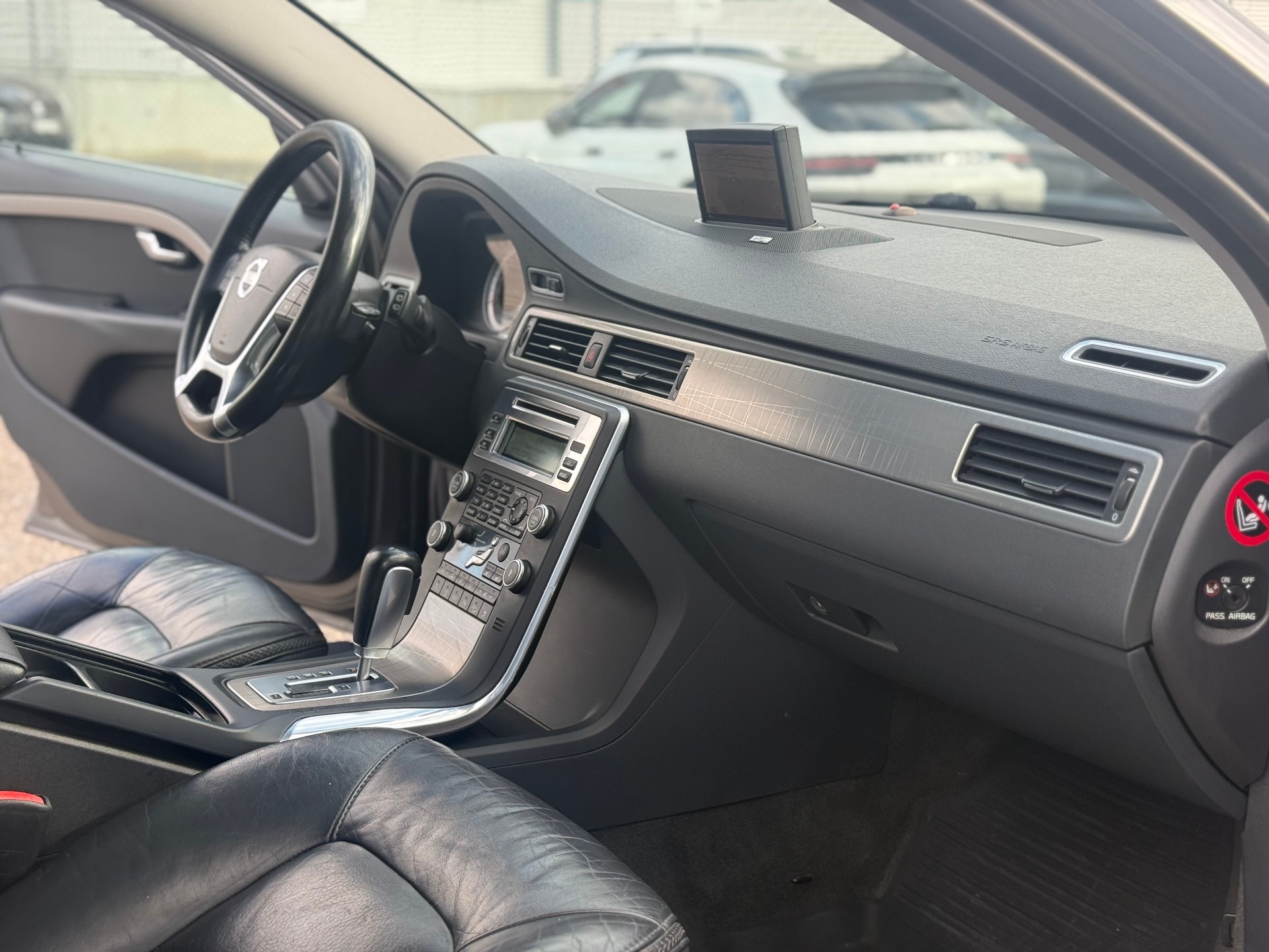 VOLVO XC70 D5 AWD Momentum Geartronic-image-6