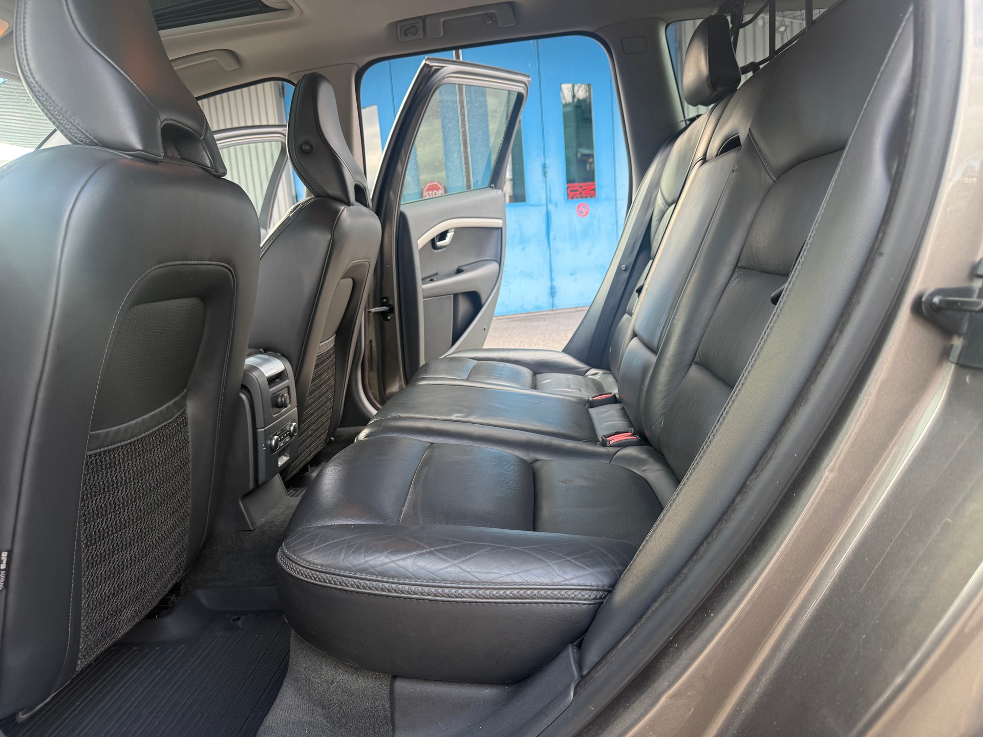 VOLVO XC70 D5 AWD Momentum Geartronic-image-8