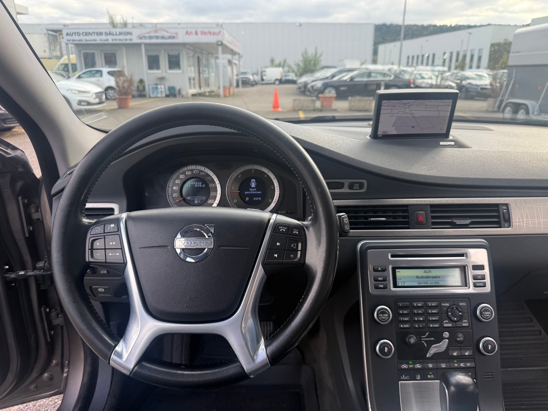 VOLVO XC70 D5 AWD Momentum Geartronic-image-2
