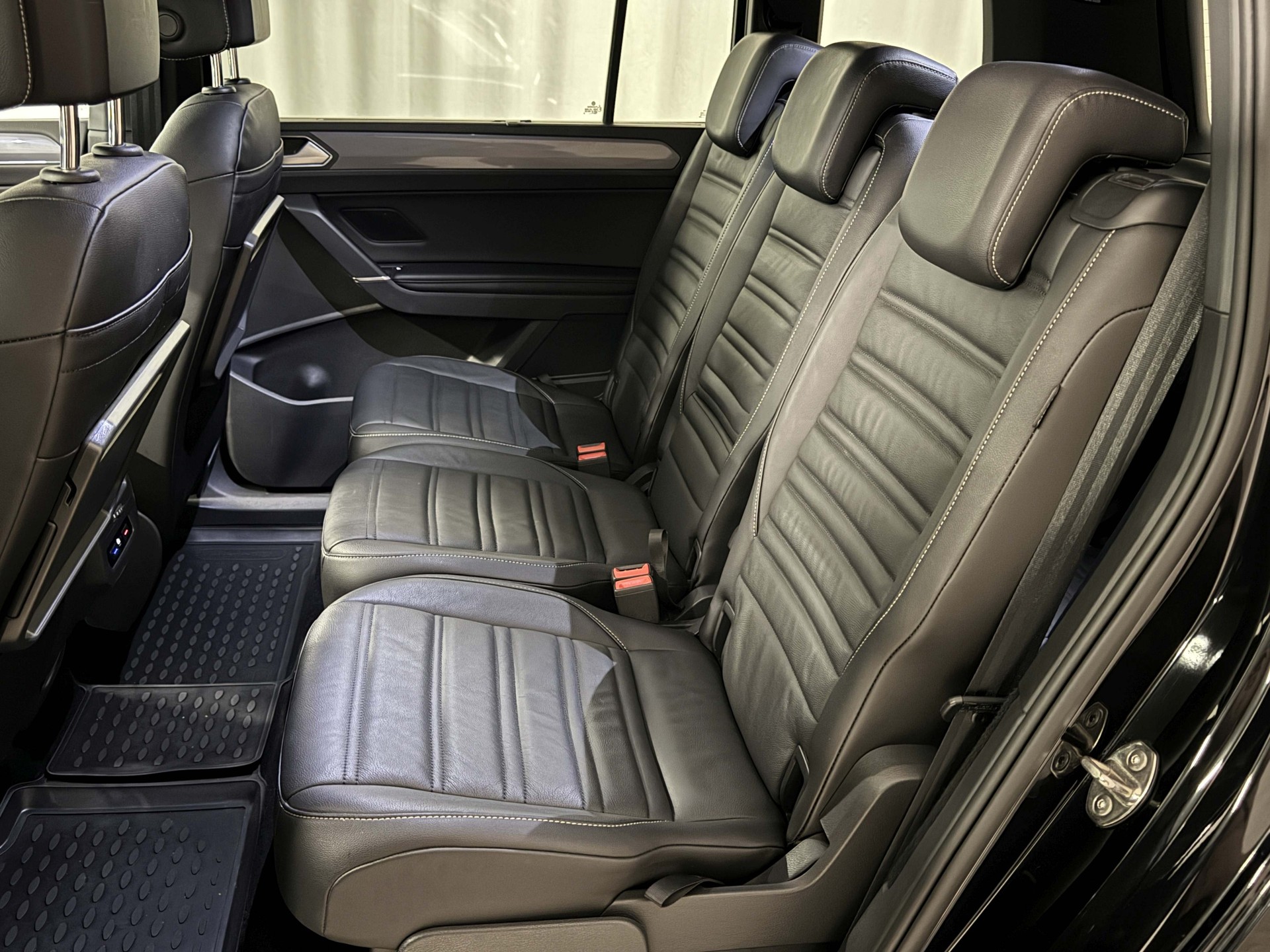 VW Touran 2.0 TDI BlueMotion Technology Sport DSG-image-12