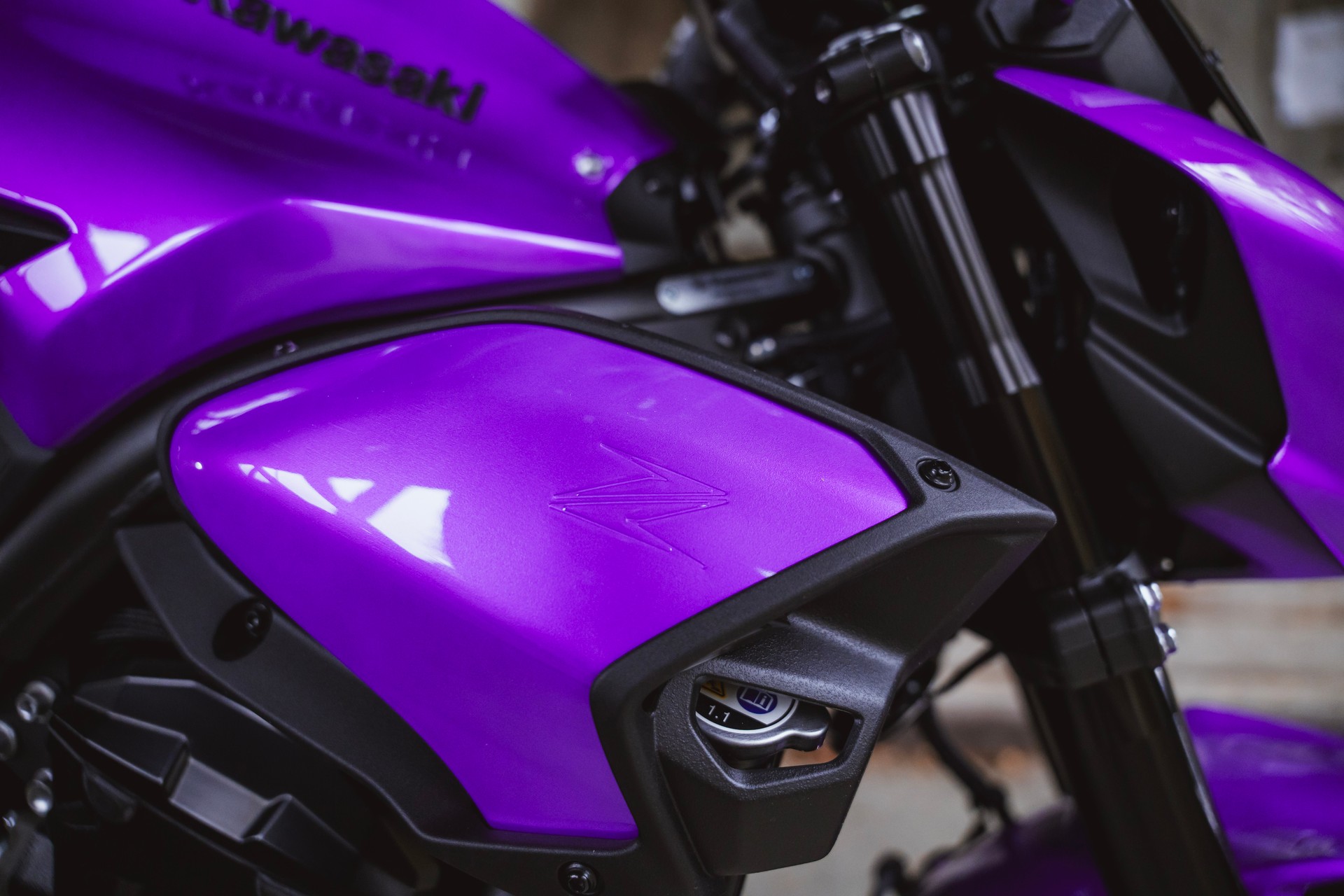 KAWASAKI Z 900 (91kW) MY27 - Sonderumbau violett-image-12