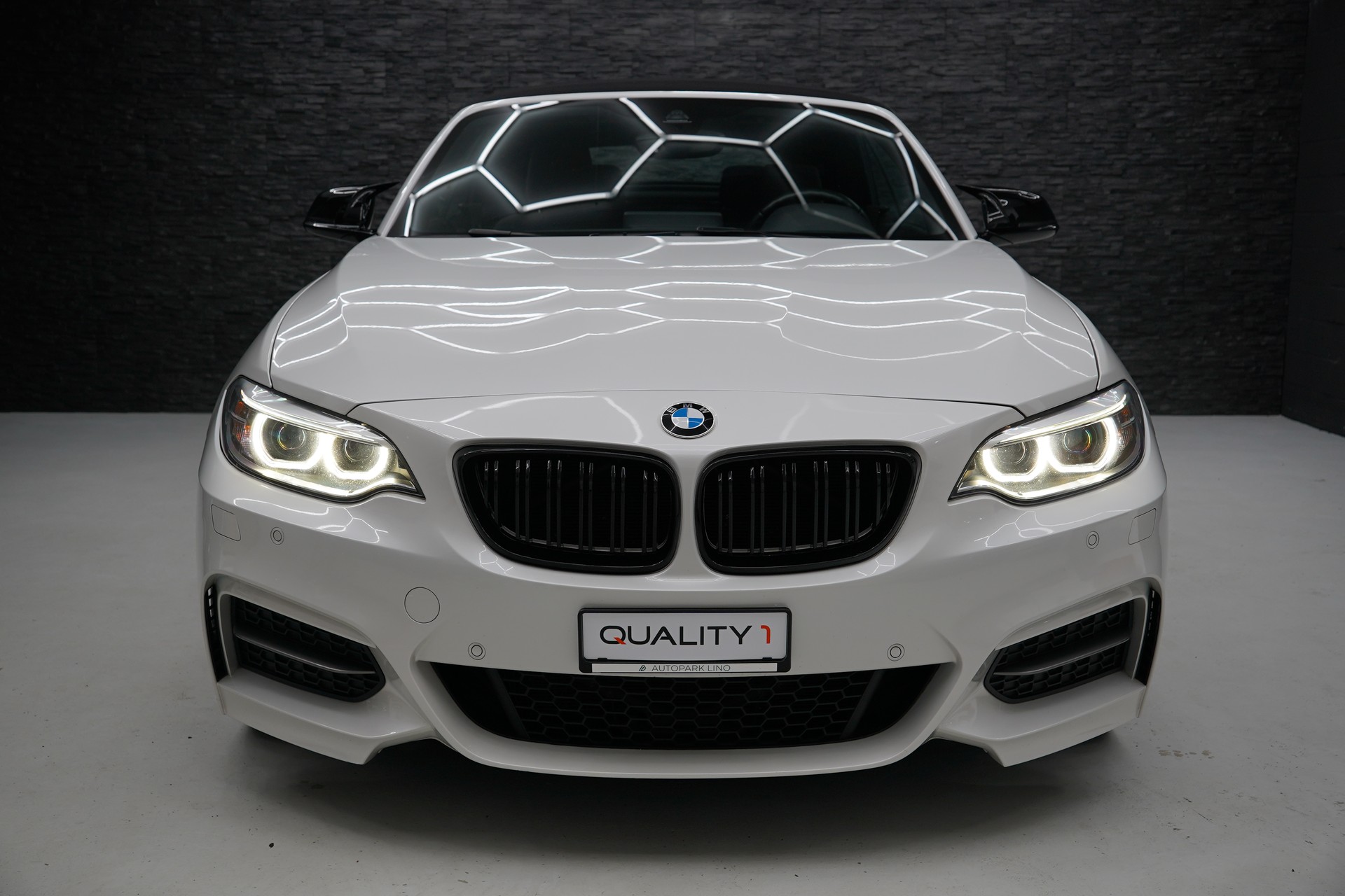 BMW M240i xDrive Steptronic-showroom-element-1
