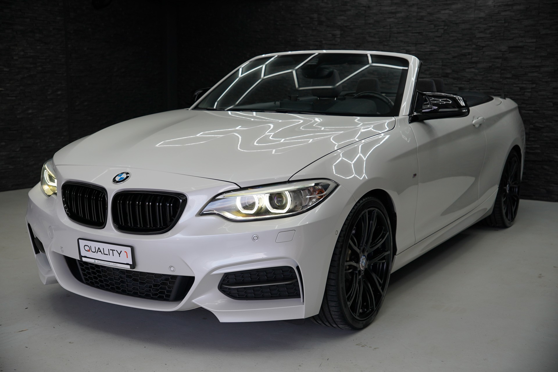 BMW M240i xDrive Steptronic-showroom-element-2