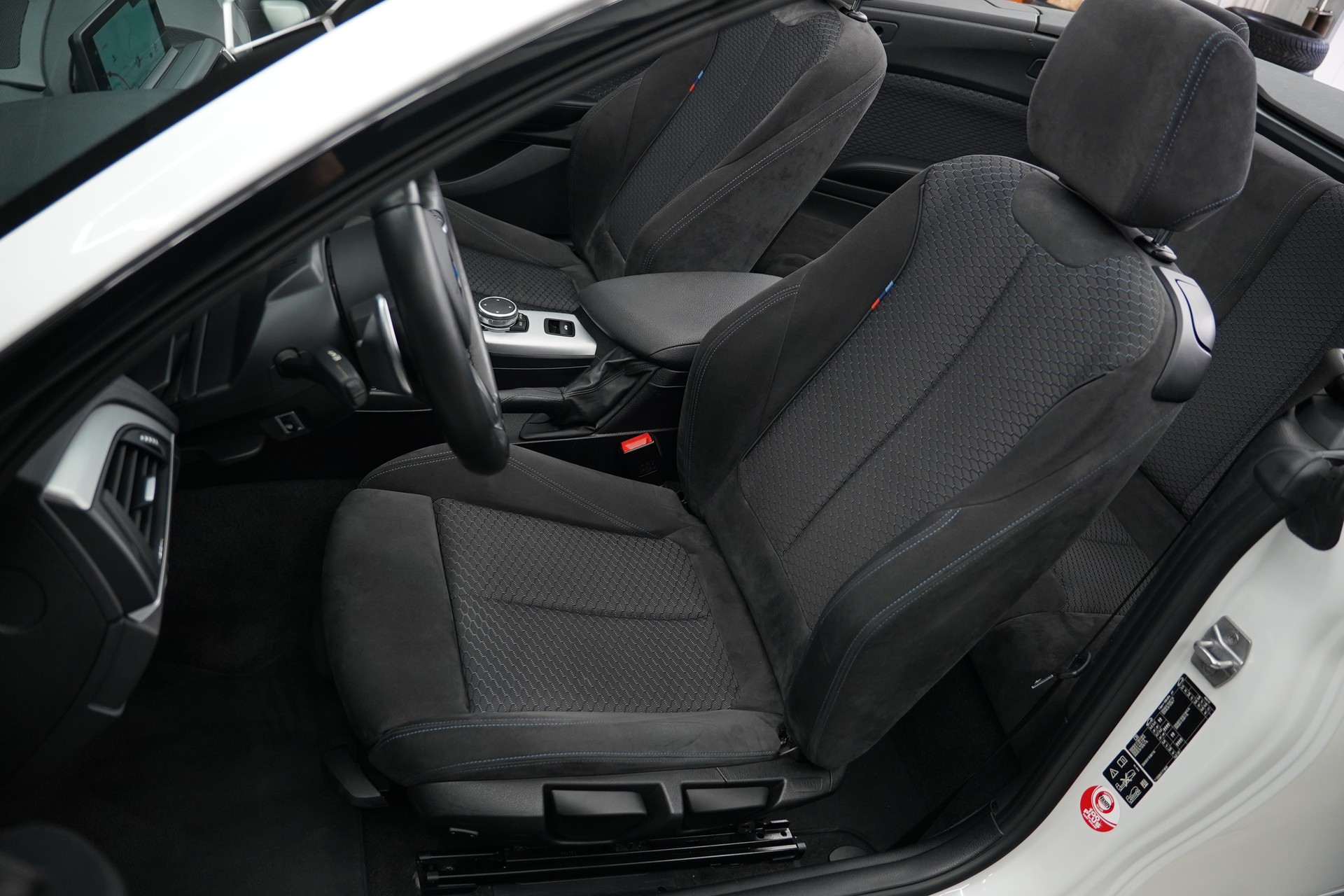 BMW M240i xDrive Steptronic-image-17