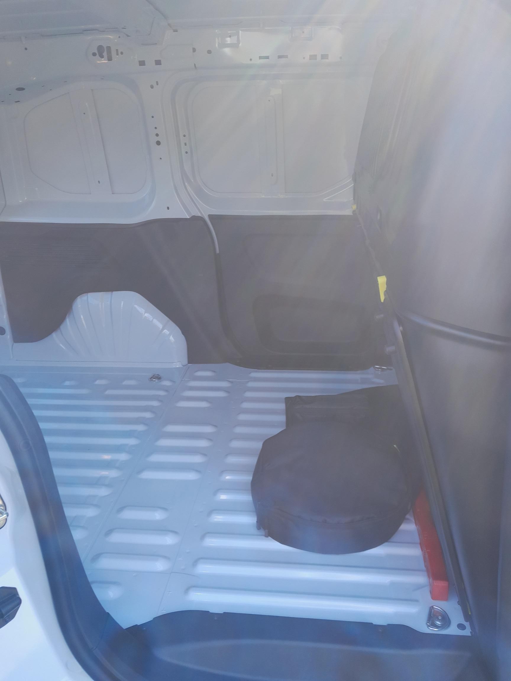 PEUGEOT e-Partner 50kWh Premium-image-9