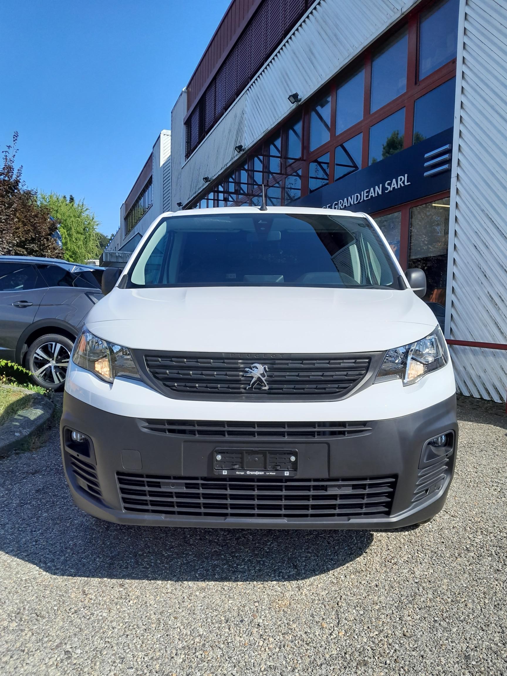 PEUGEOT e-Partner 50kWh Premium-image-1