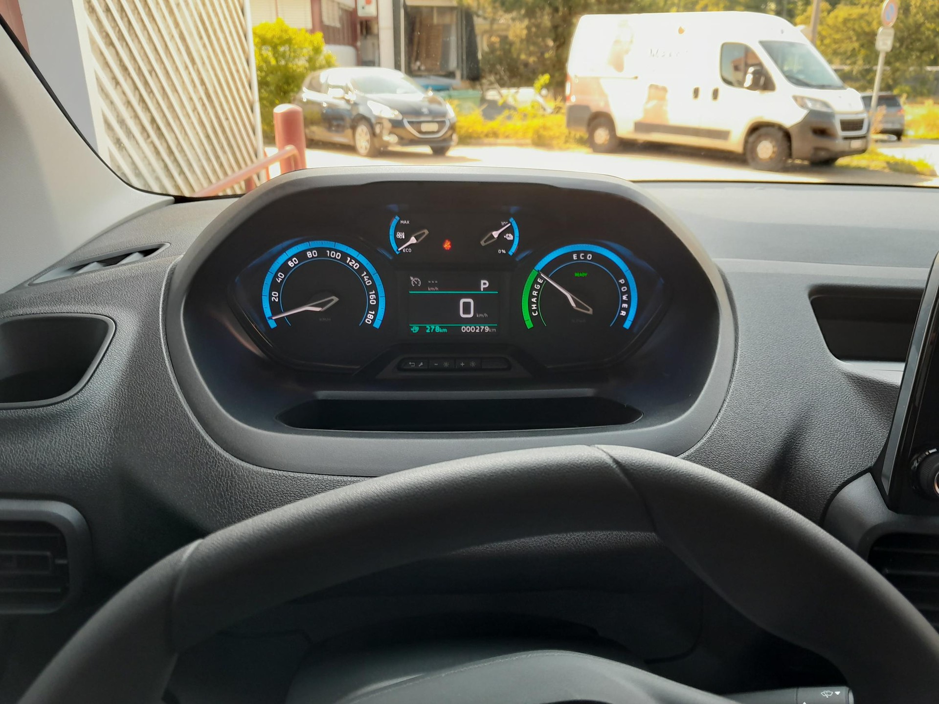PEUGEOT e-Partner 50kWh Premium-image-10