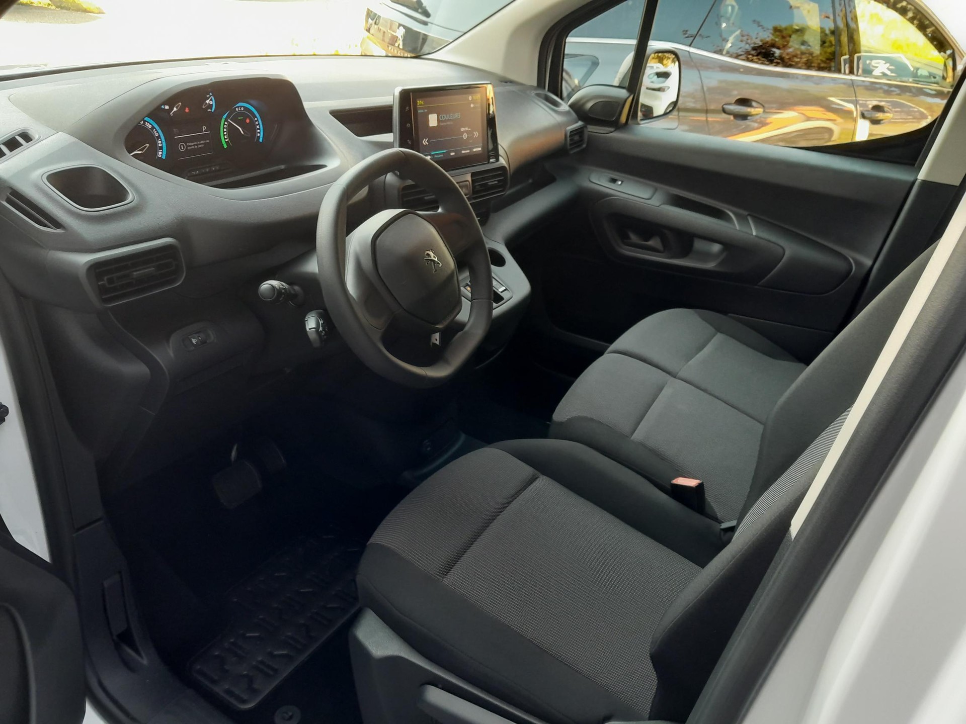 PEUGEOT e-Partner 50kWh Premium-image-13
