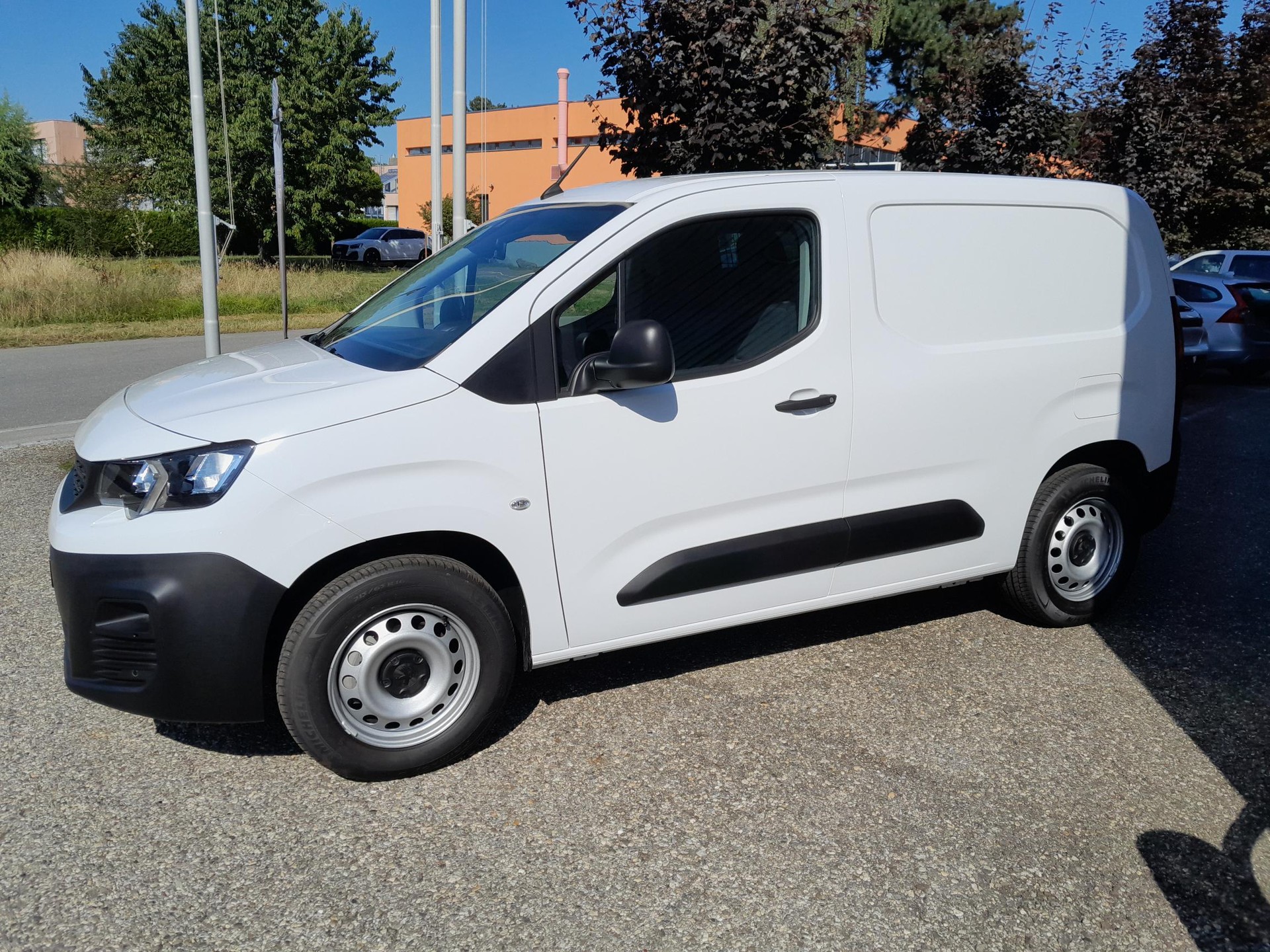 PEUGEOT e-Partner 50kWh Premium-image-3