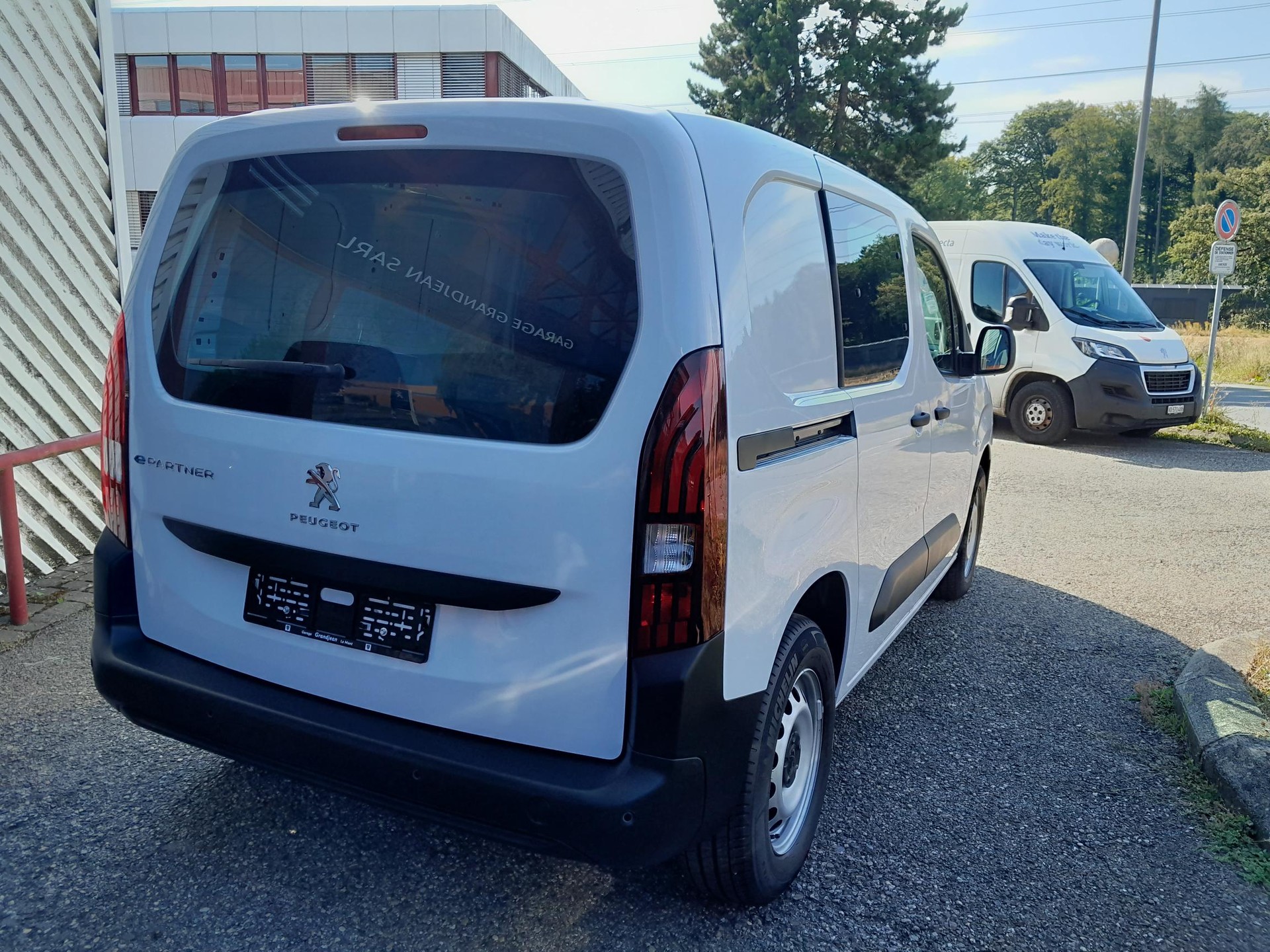 PEUGEOT e-Partner 50kWh Premium-image-6